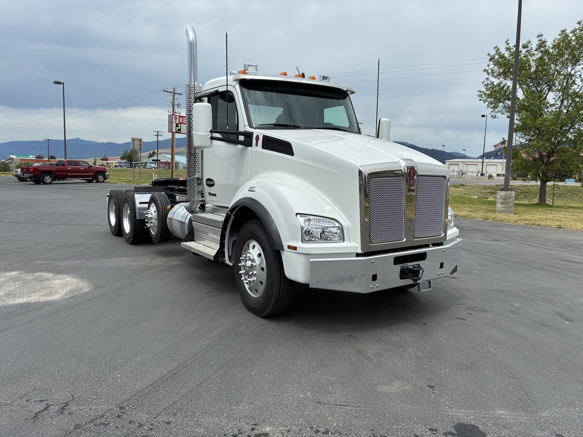 2027 Kenworth T880 2027 Kenworth T880 - image 2 of 6