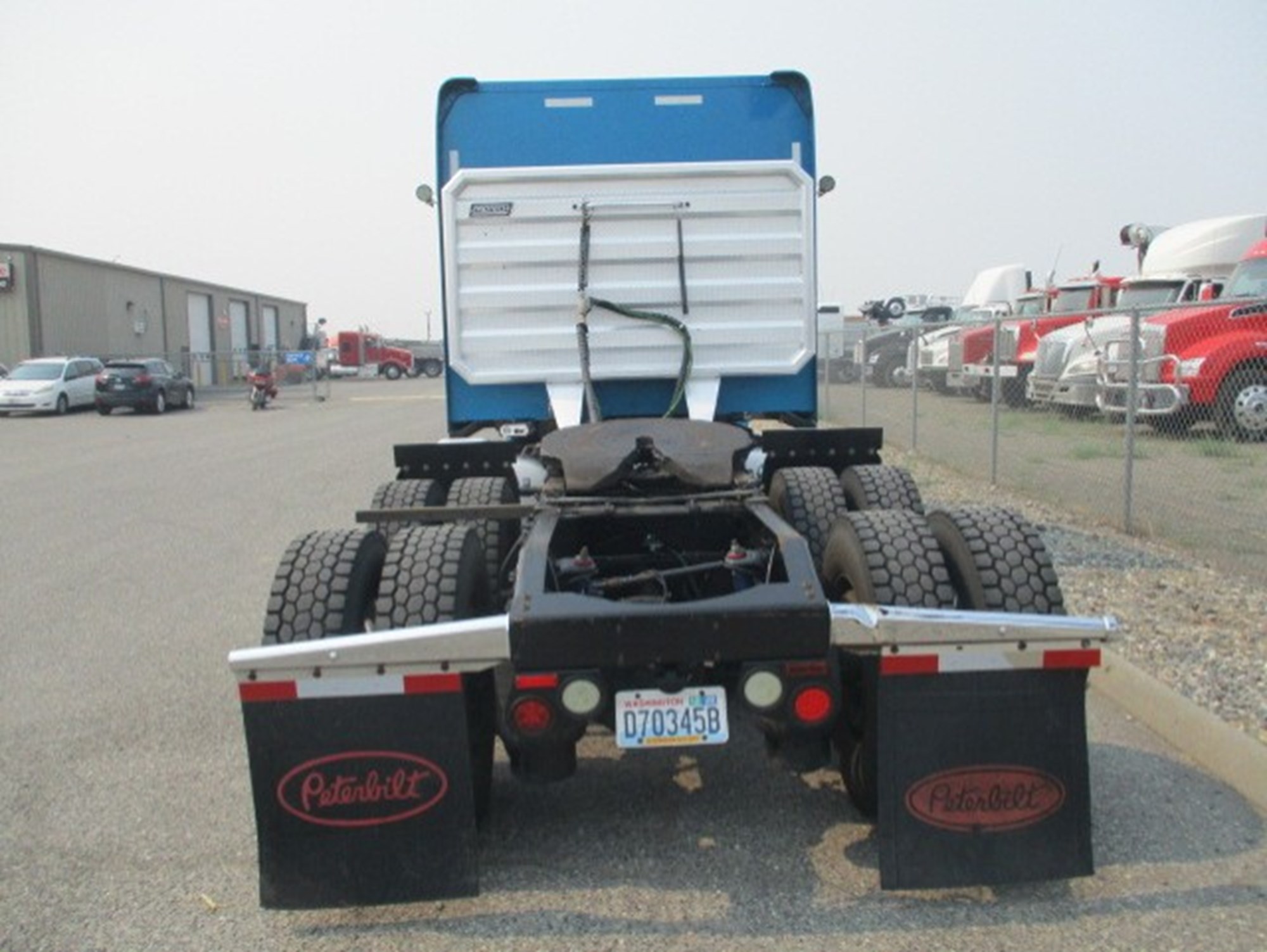 2012 Peterbilt 388 - image 4 of 6
