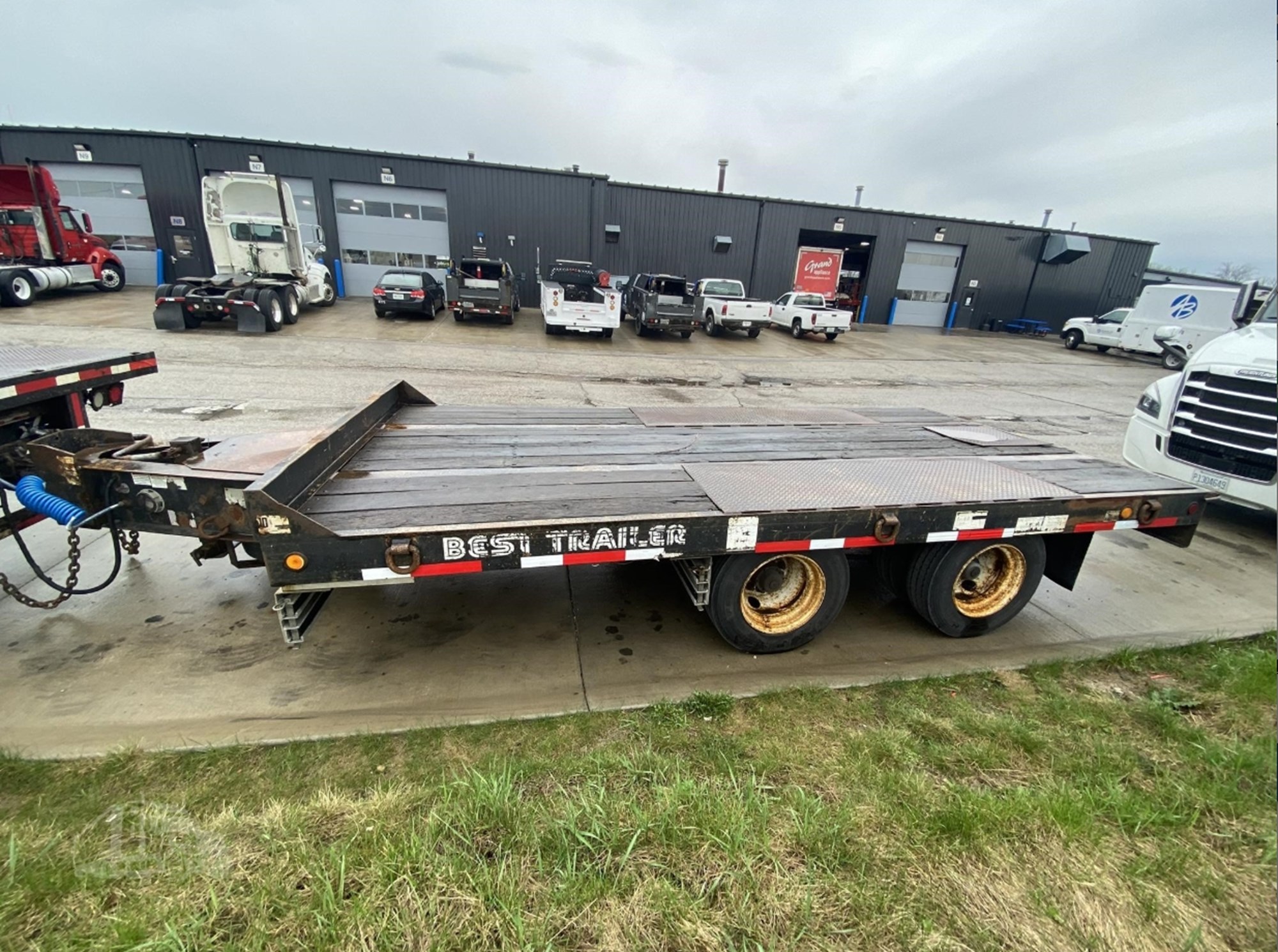2013 Kenworth T800 - image 3 of 6