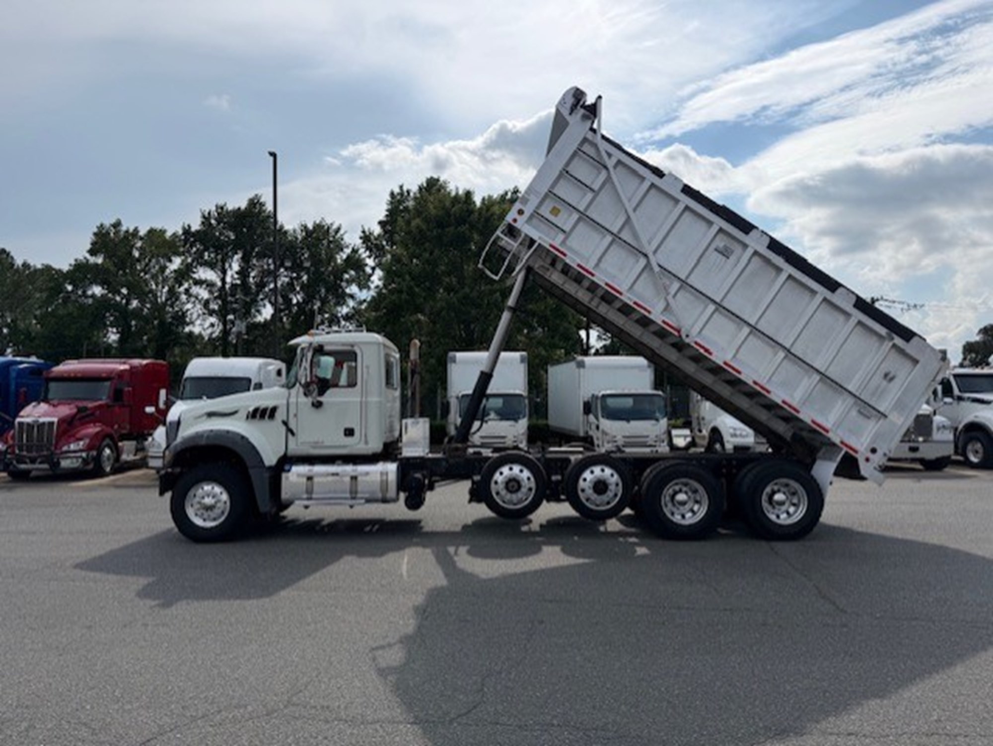 2014 Mack CV713 Granite 2014 Mack CV713 Granite - image 2 of 3