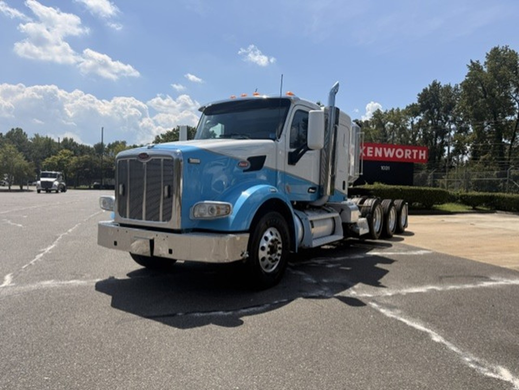 2015 Peterbilt 567 - image 1 of 6