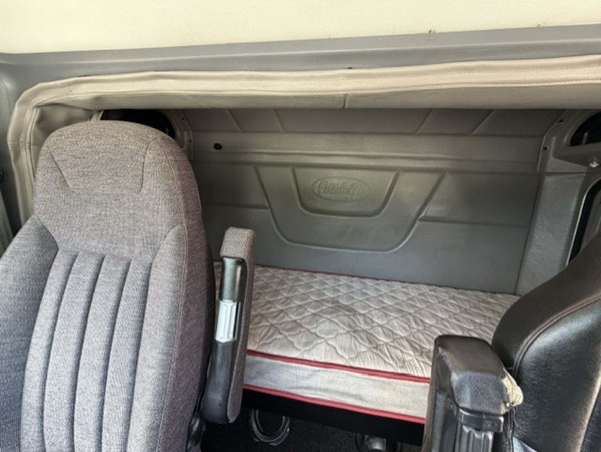 2015 Peterbilt 567 - image 5 of 6