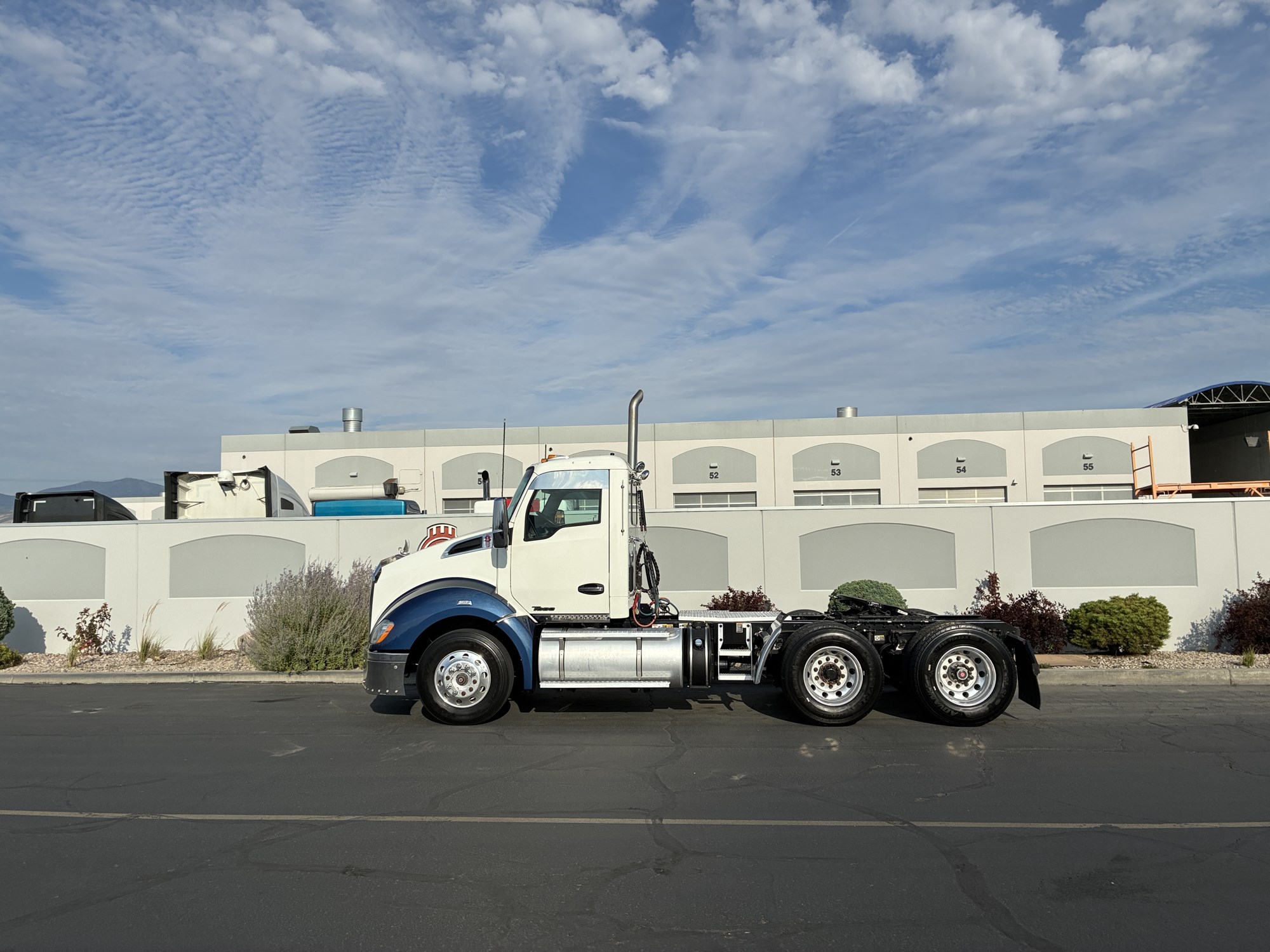 2016 Kenworth T680 - image 1 of 6
