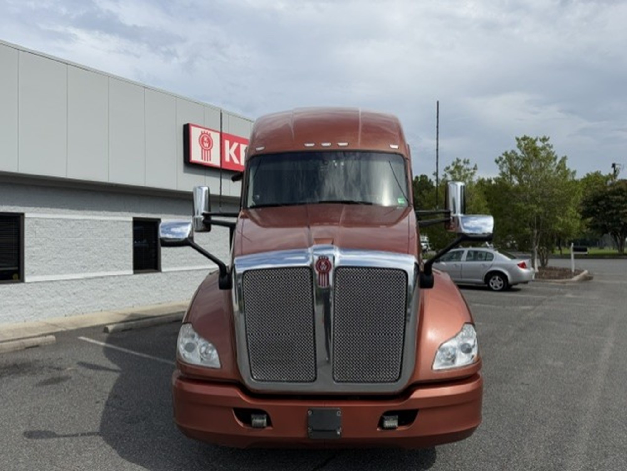 2020 Kenworth T680 - image 2 of 6