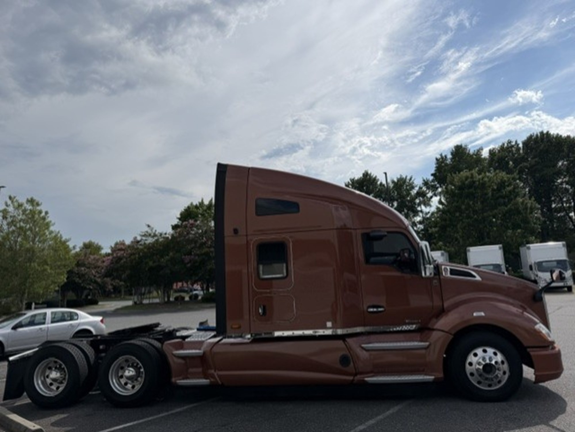 2020 Kenworth T680 - image 3 of 6