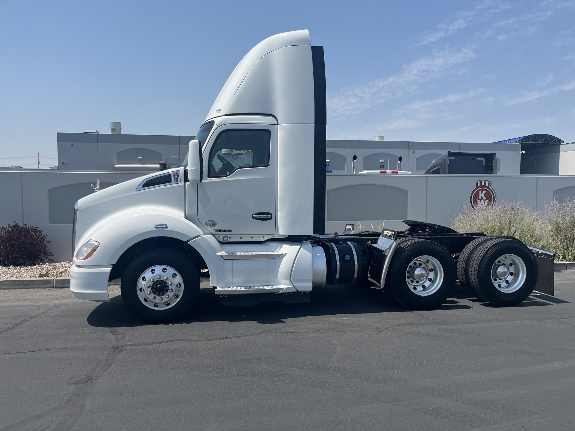 2018 Kenworth T680 - image 1 of 6