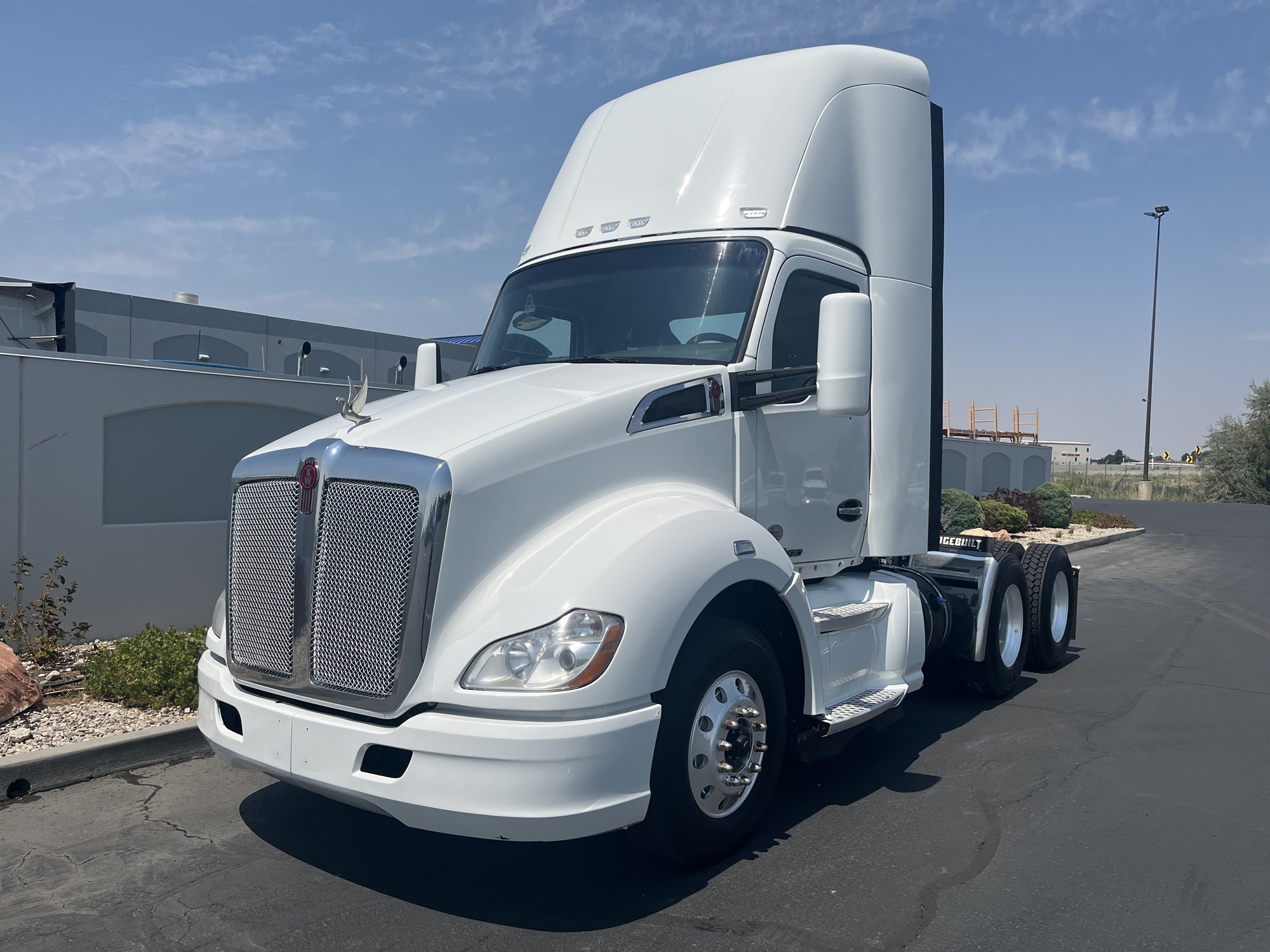 2018 Kenworth T680 - image 2 of 6