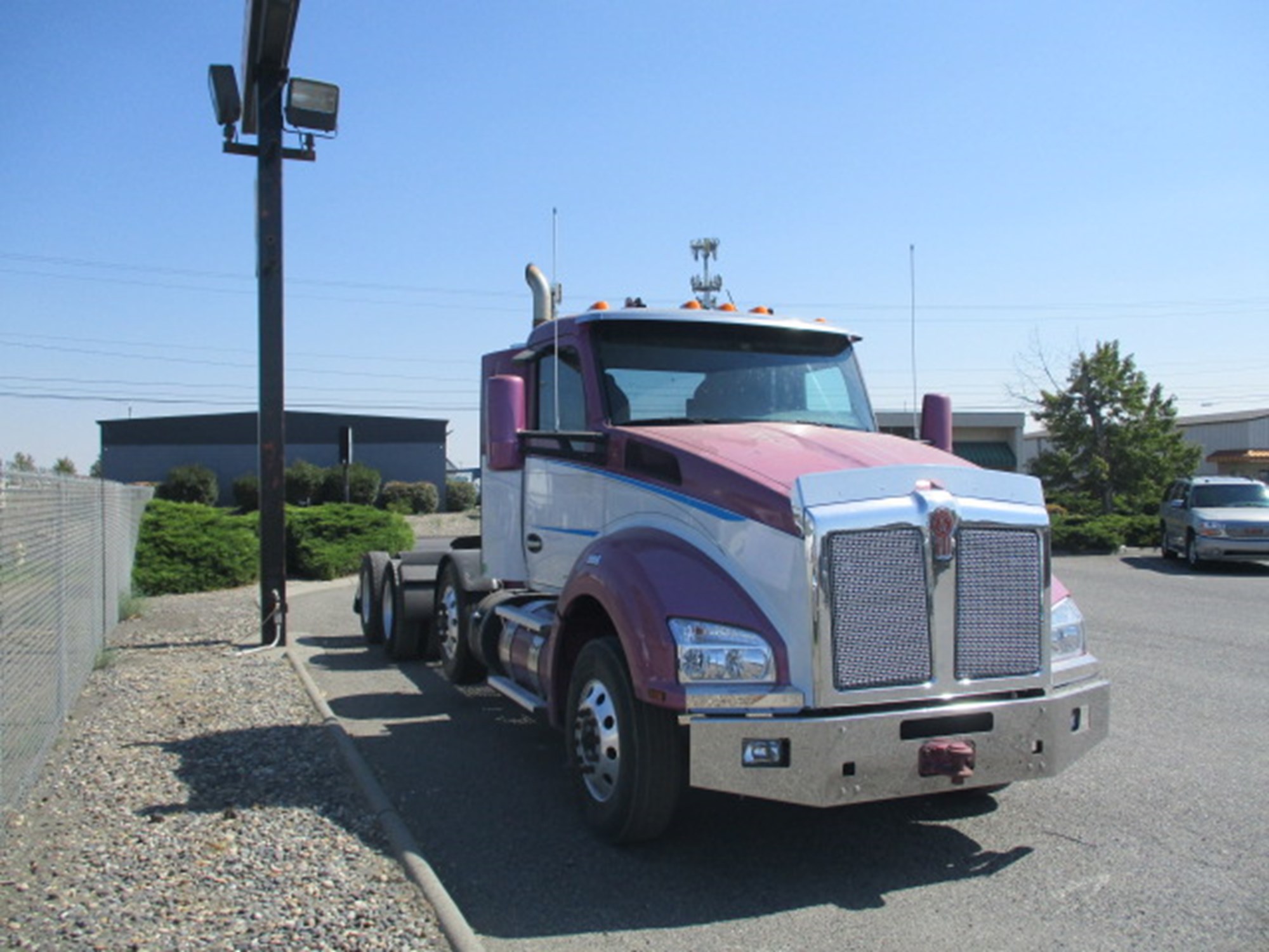 2019 Kenworth T880 - image 2 of 6