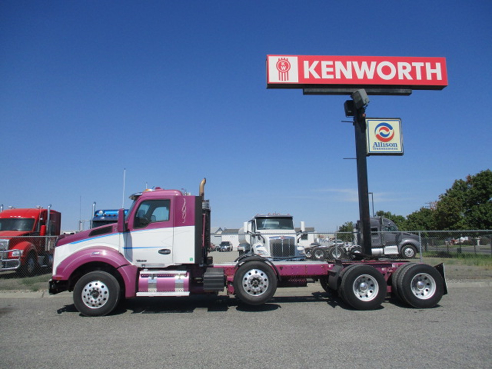 2019 Kenworth T880 - image 3 of 6