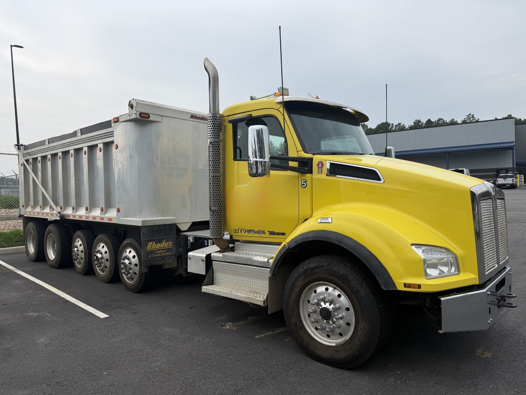 2019 Kenworth T880 2019 Kenworth T880 - image 1 of 6