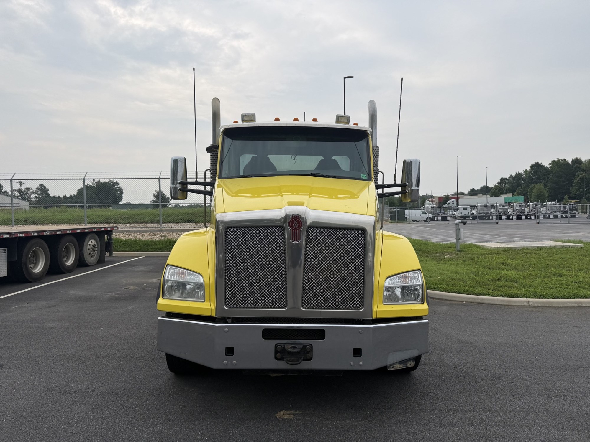 2019 Kenworth T880 2019 Kenworth T880 - image 2 of 6