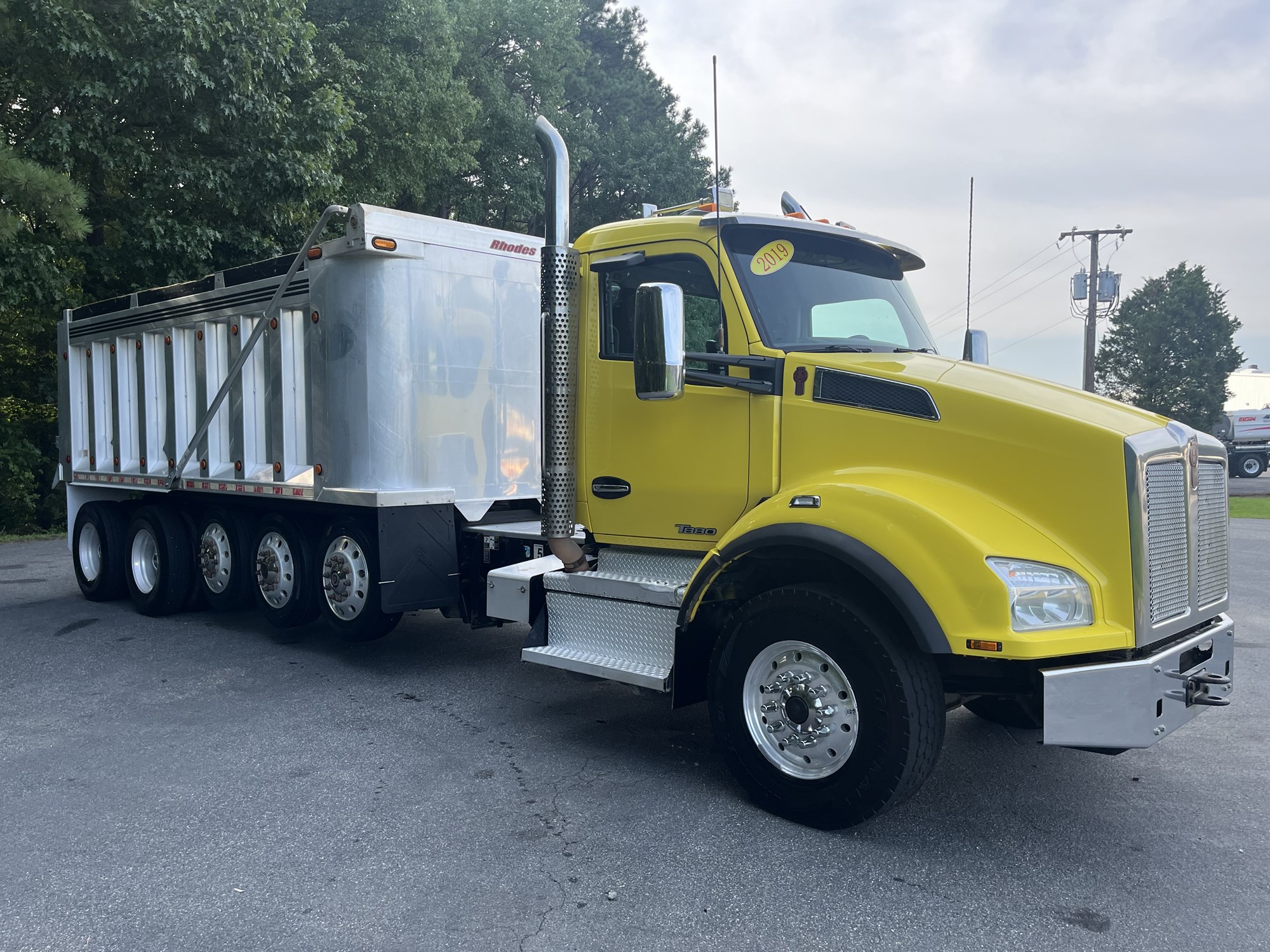2019 Kenworth T880 - image 3 of 6