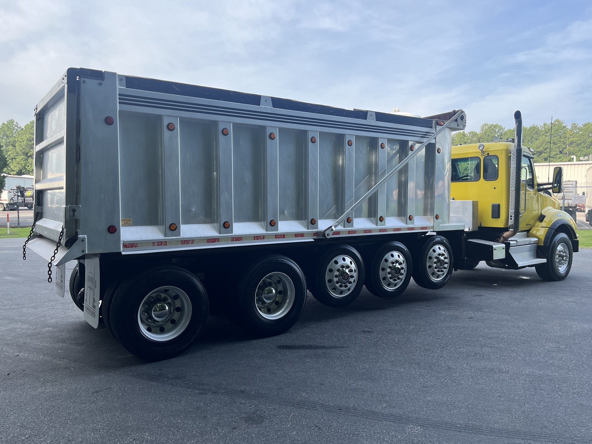 2019 Kenworth T880 - image 4 of 6