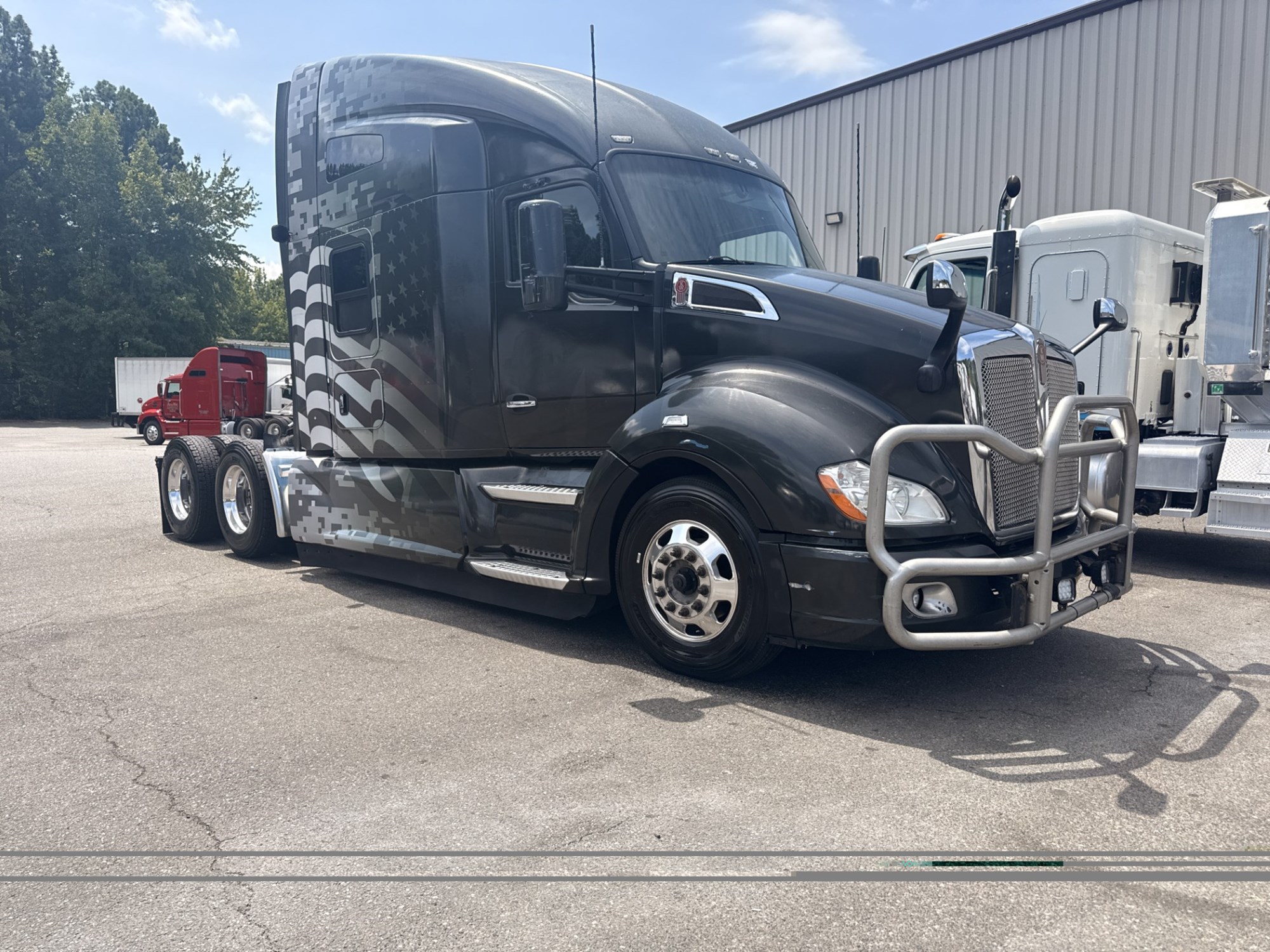 2022 Kenworth T680 2022 Kenworth T680 - image 2 of 6