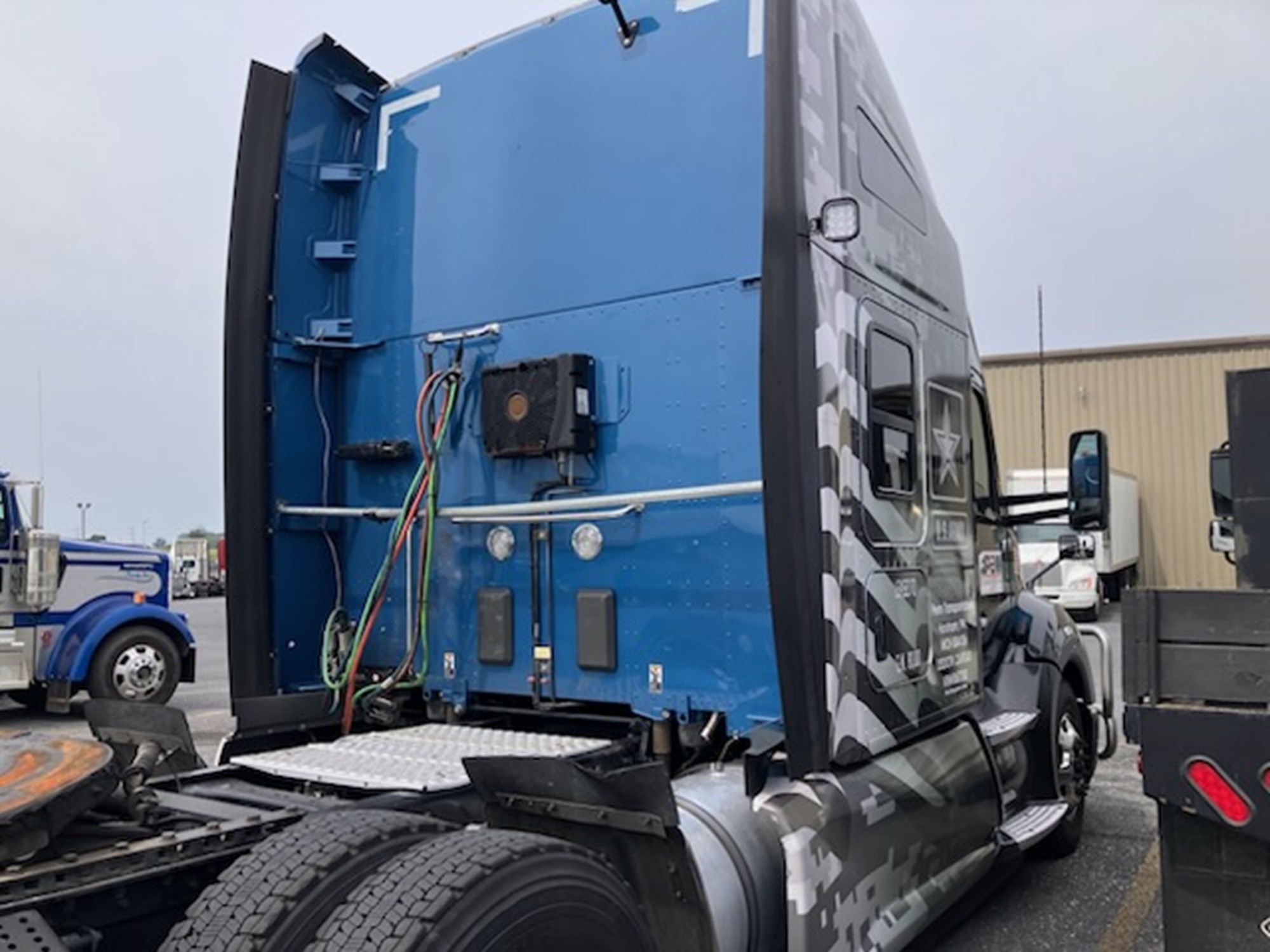 2022 Kenworth T680 2022 Kenworth T680 - image 3 of 6