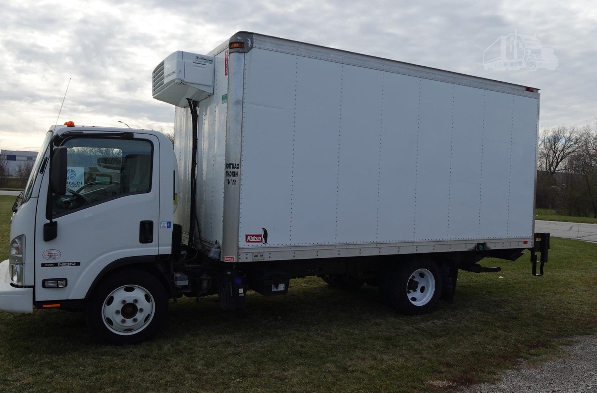 2020 Isuzu NQR - image 1 of 1