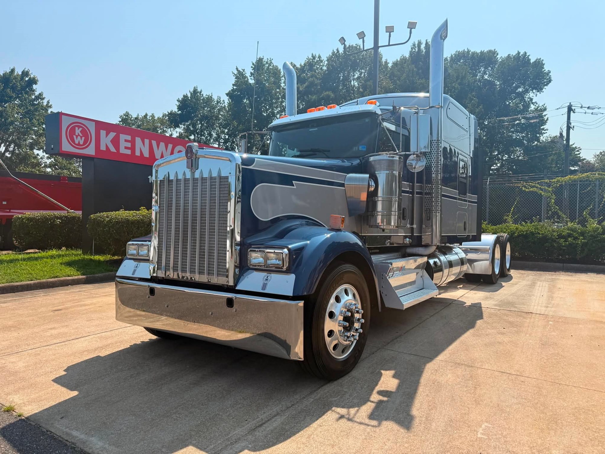 2019 Kenworth W900 in Chesapeake, VA — photo 2