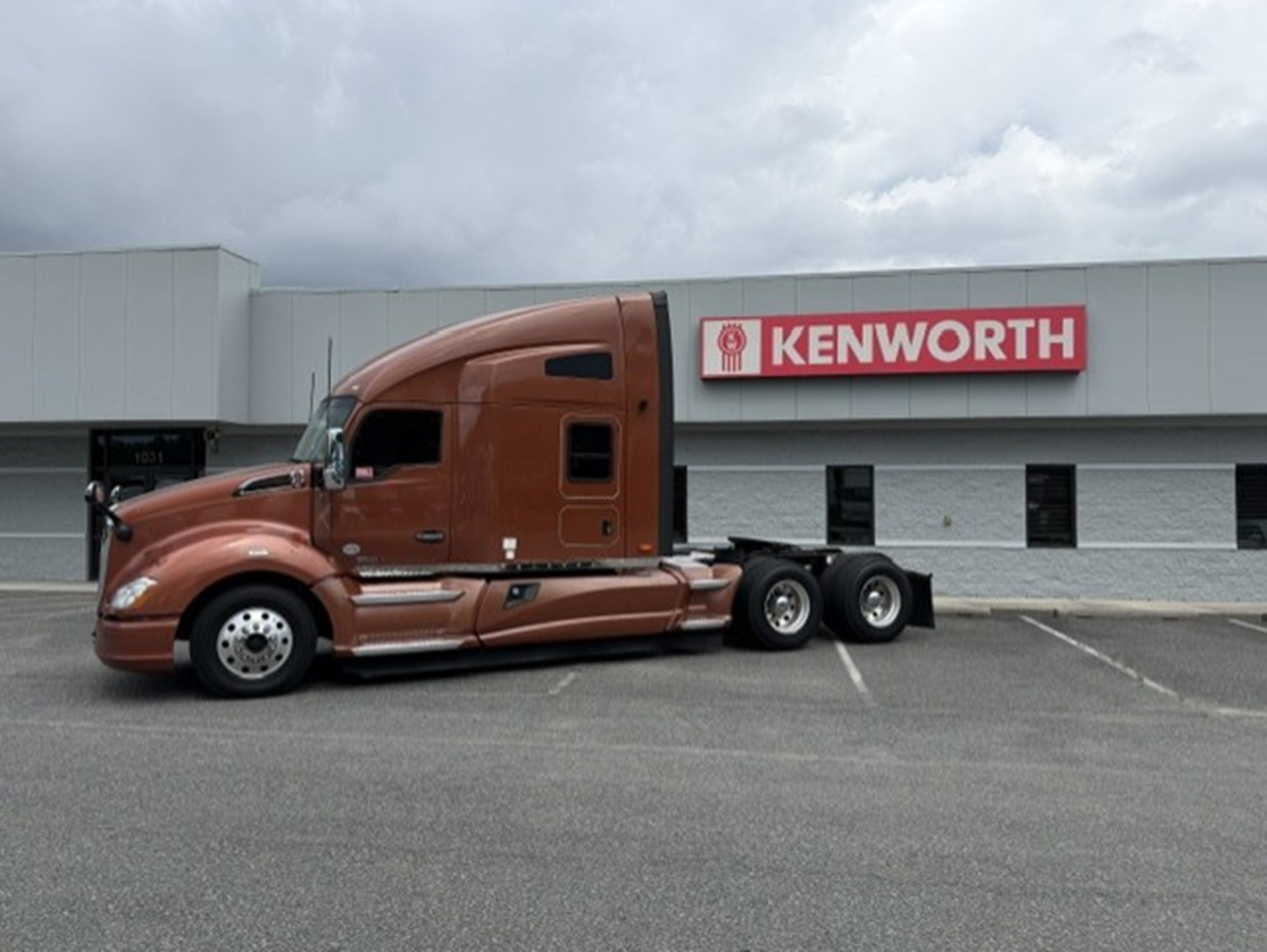 2020 Kenworth T680 - image 1 of 6