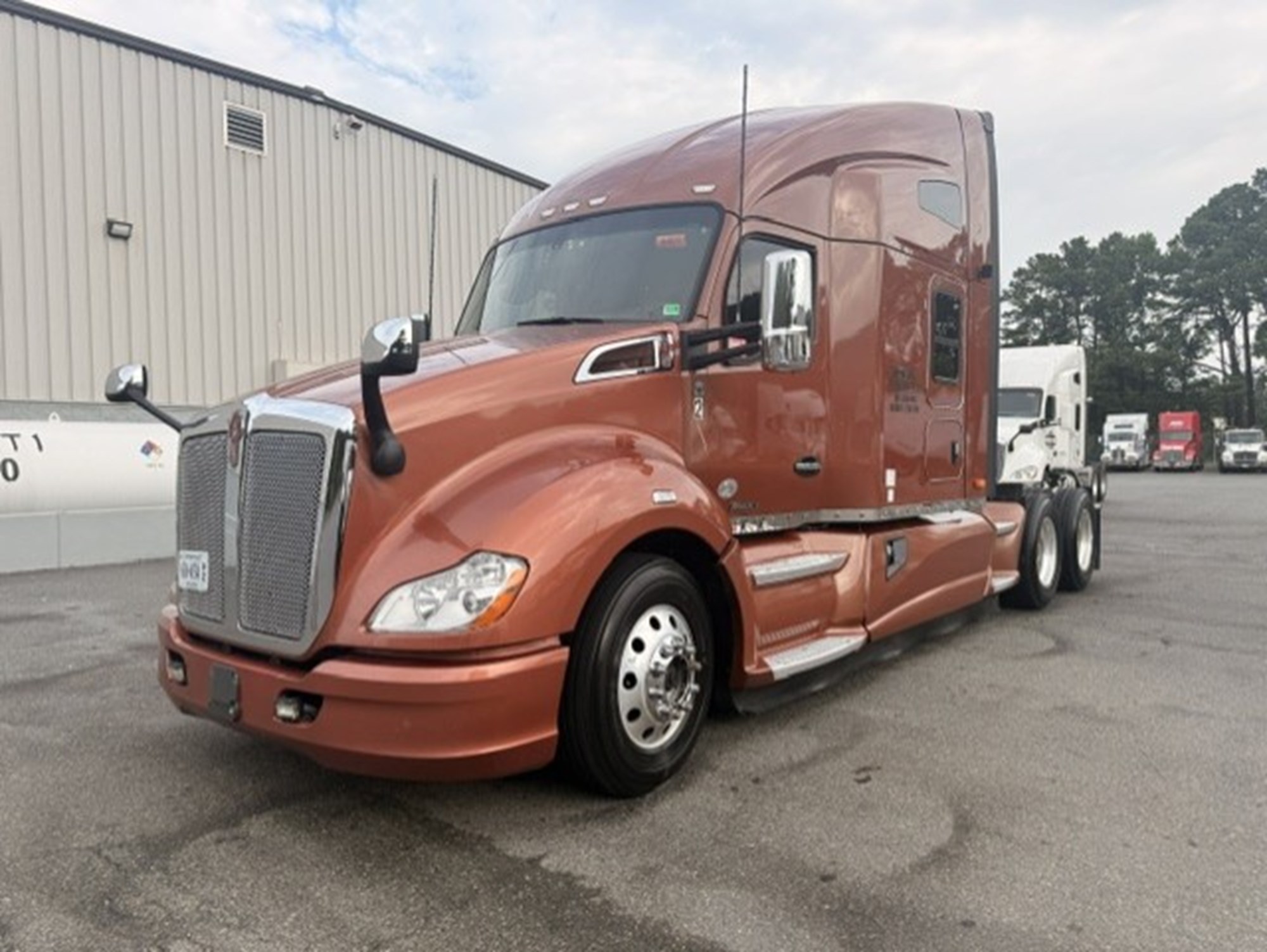 2020 Kenworth T680 - image 2 of 6