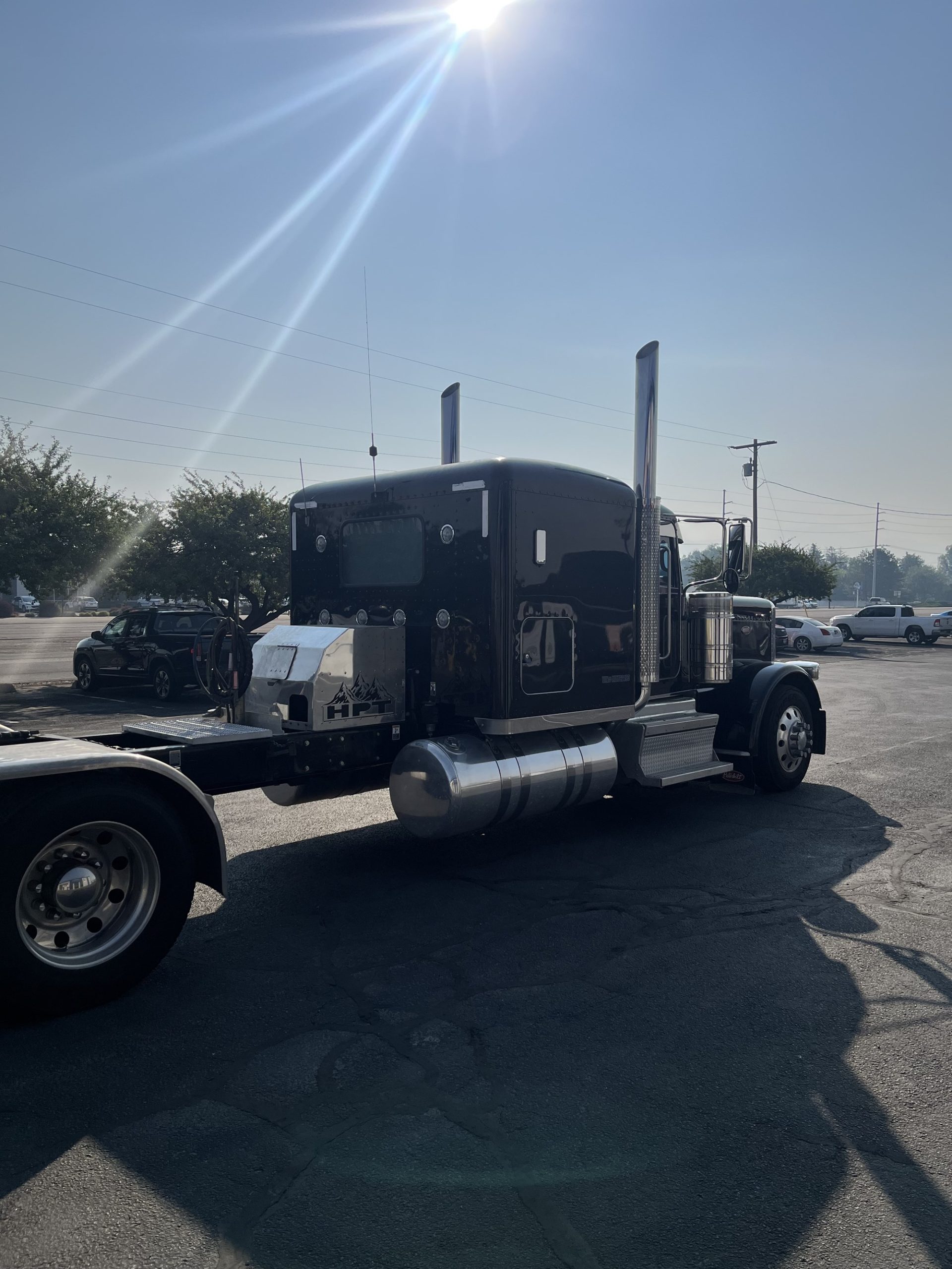 2021 Peterbilt 389 - image 5 of 6