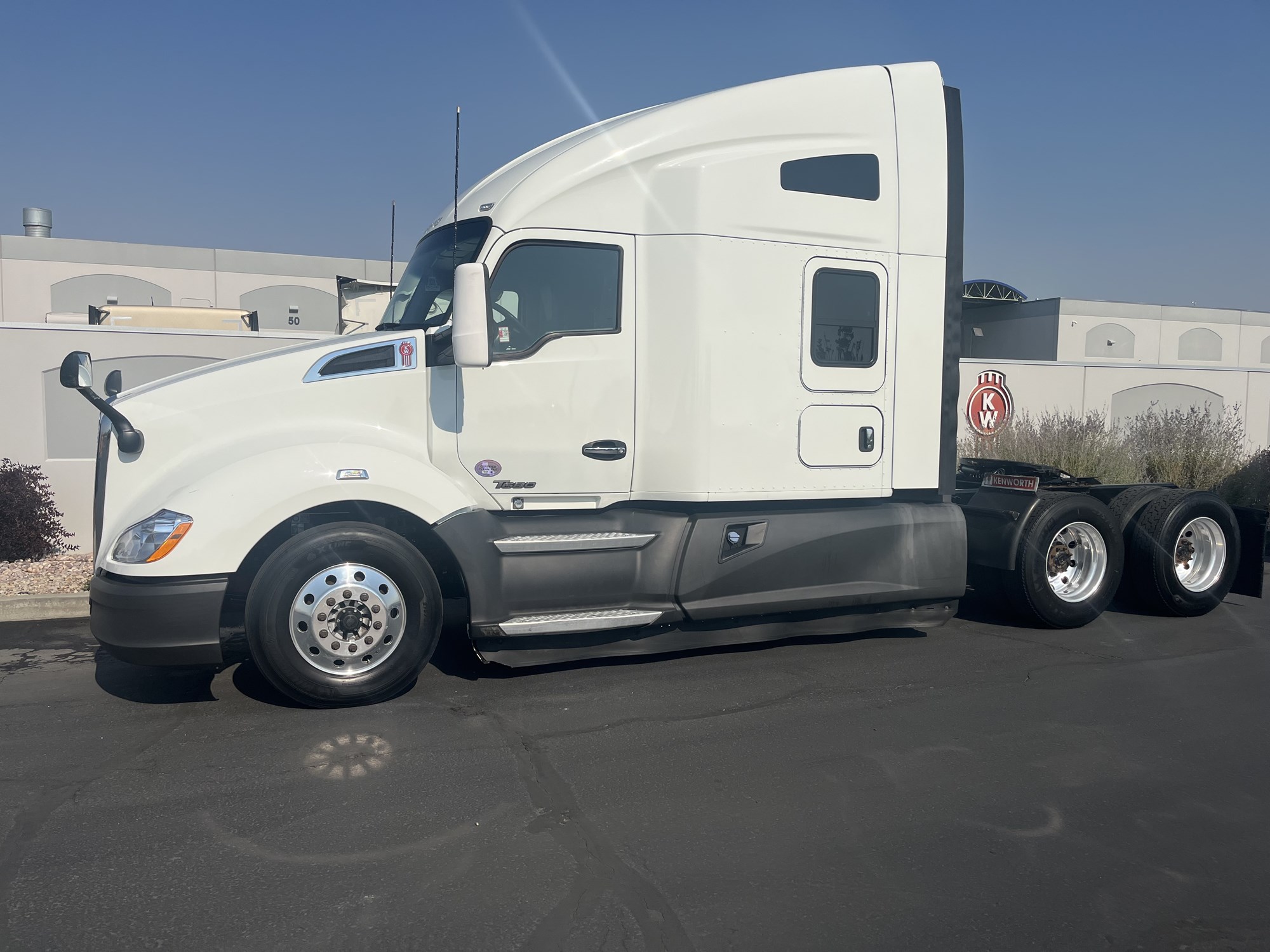 2021 Kenworth T680 - image 1 of 6