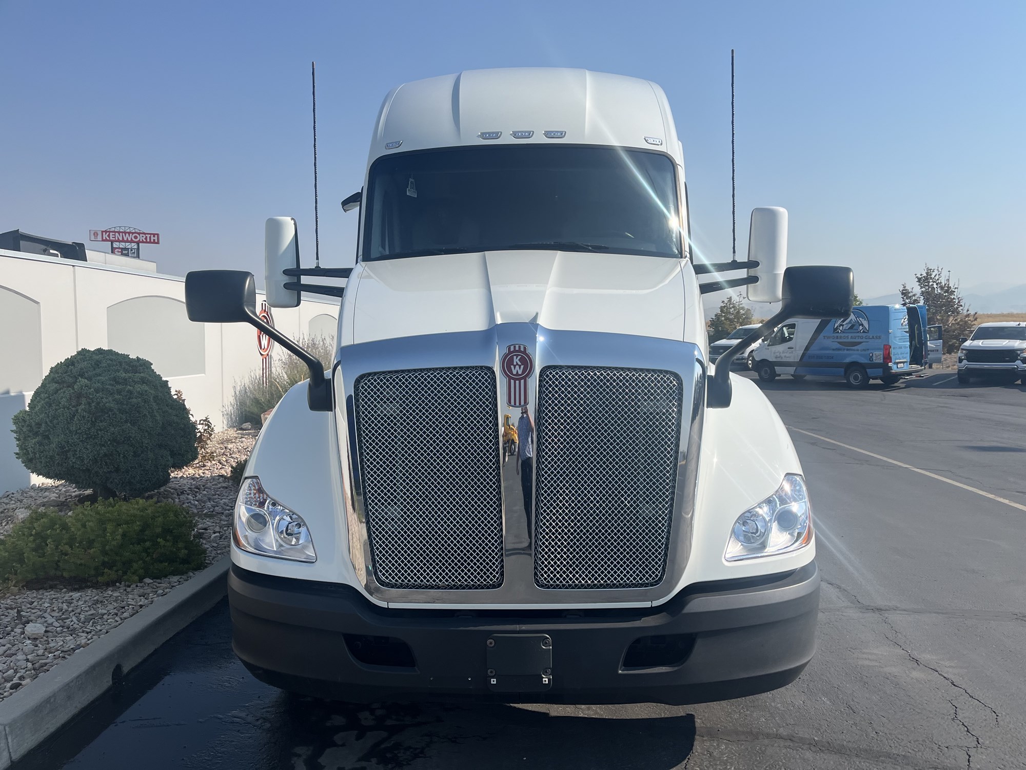 2021 Kenworth T680 - image 3 of 6