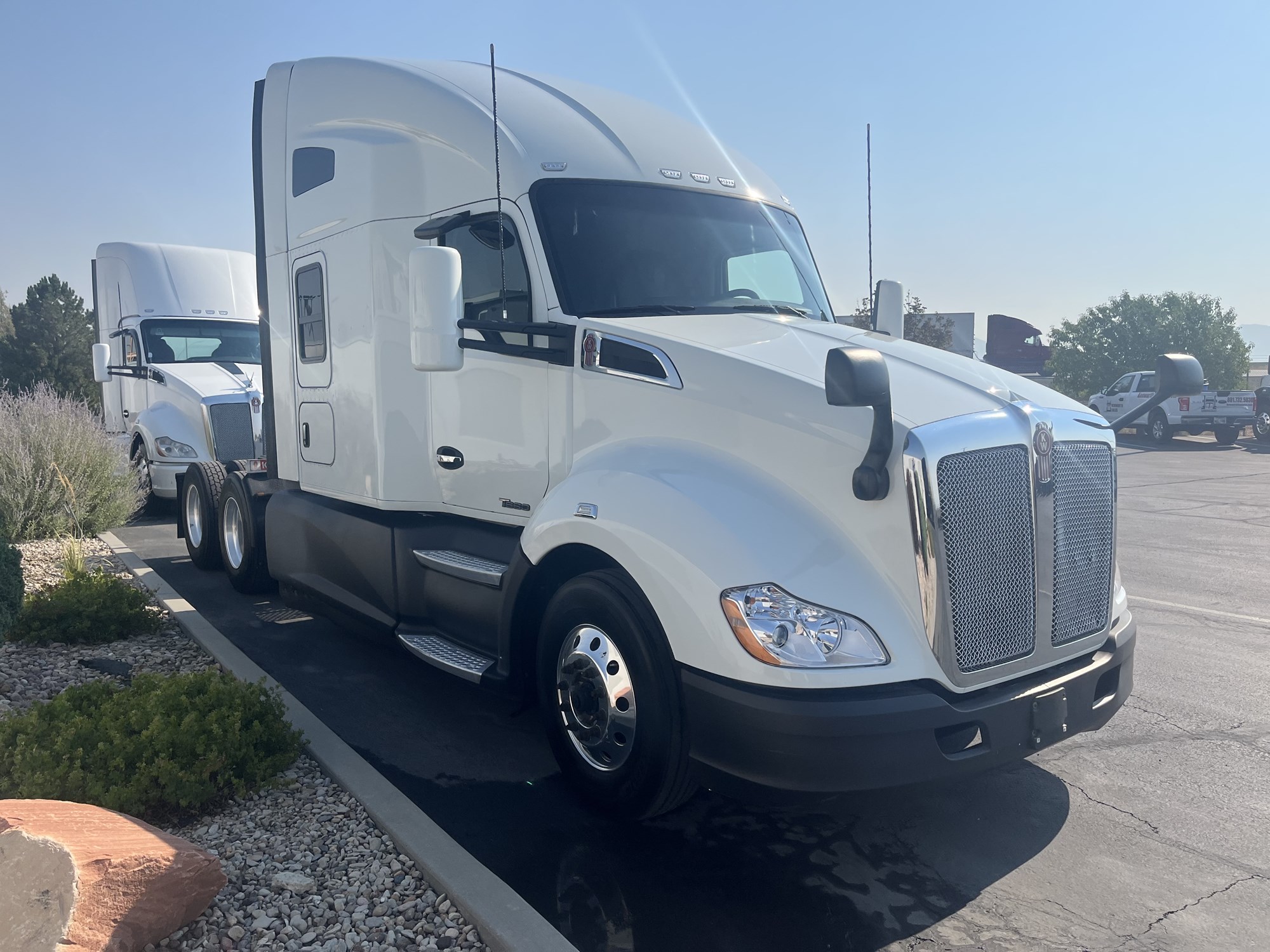2021 Kenworth T680 - image 4 of 6