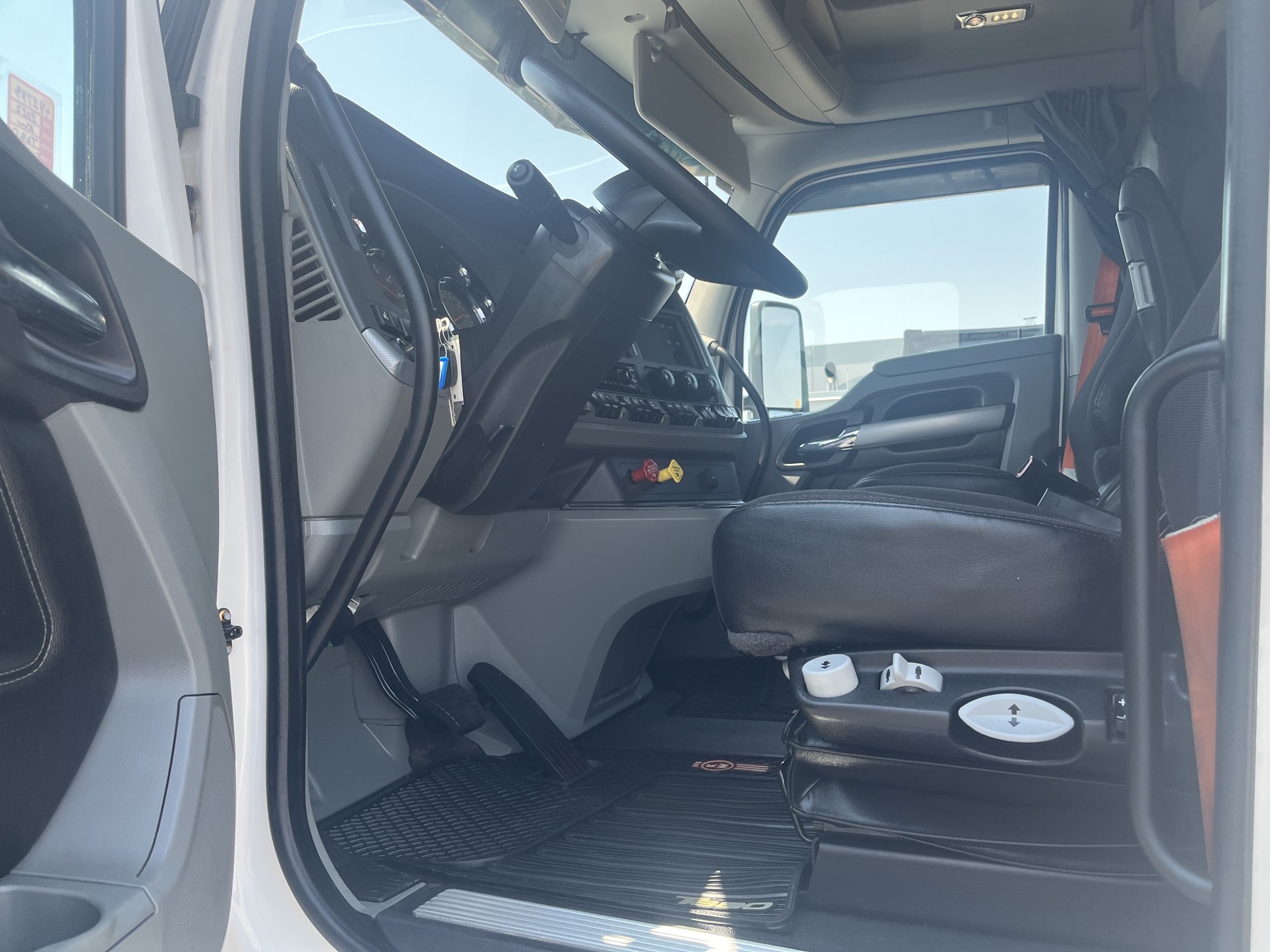 2021 Kenworth T680 - image 6 of 6