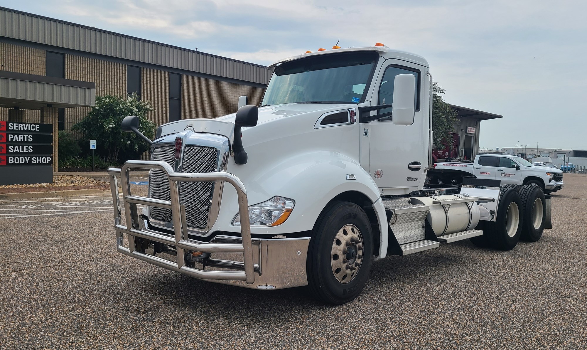 2022 Kenworth T680 2022 Kenworth T680 - image 1 of 6