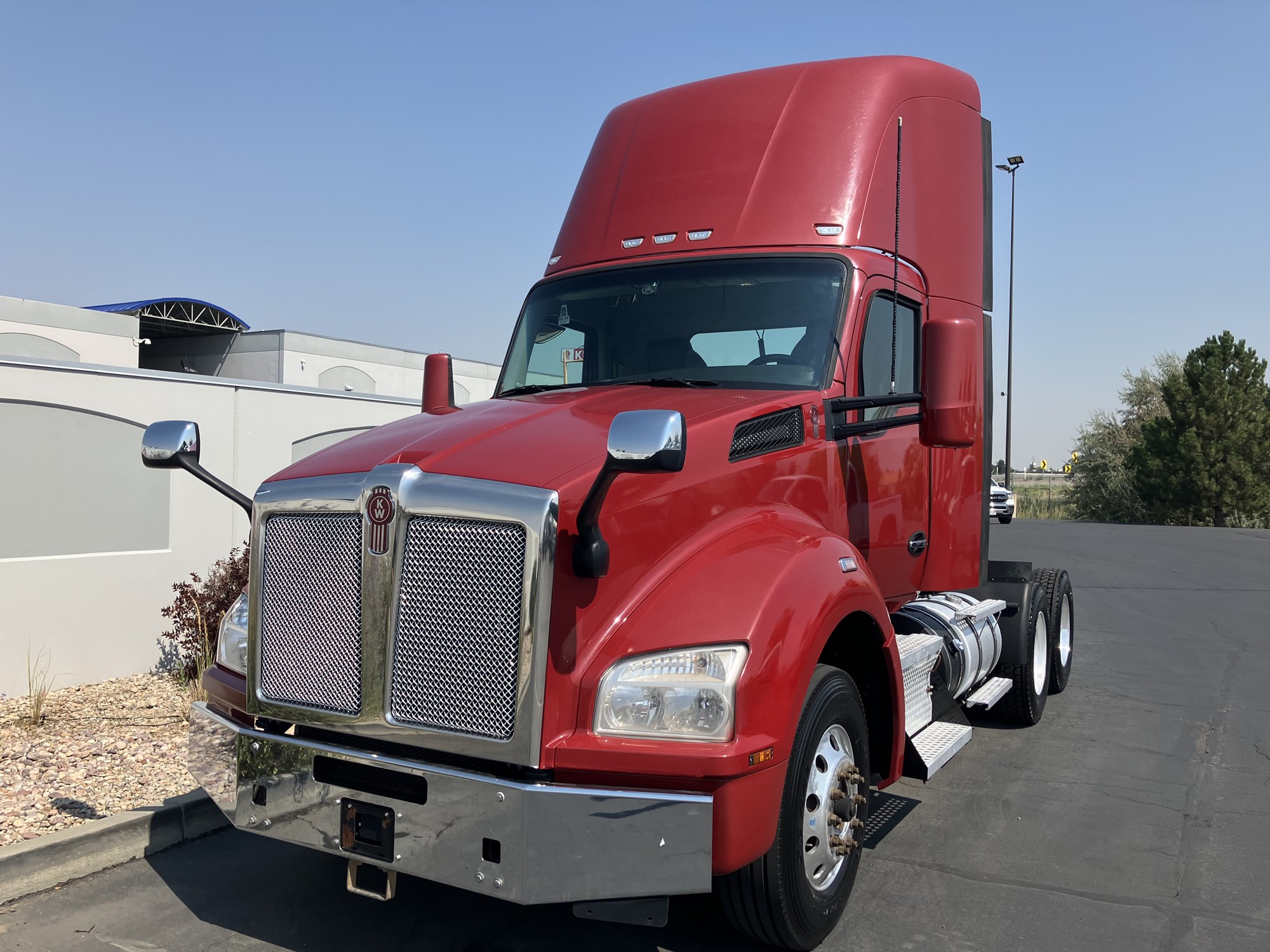 2022 Kenworth T880 - image 2 of 6