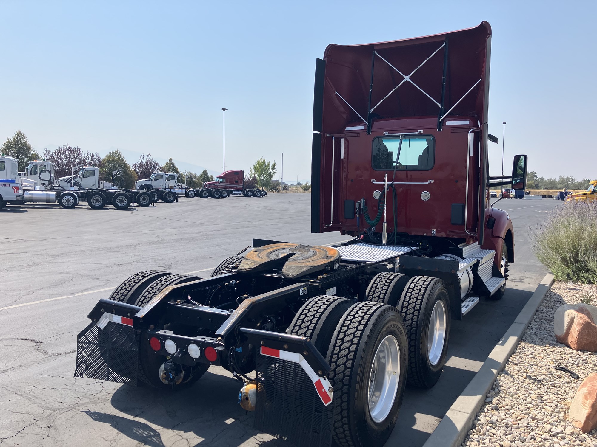2022 Kenworth T880 - image 5 of 6