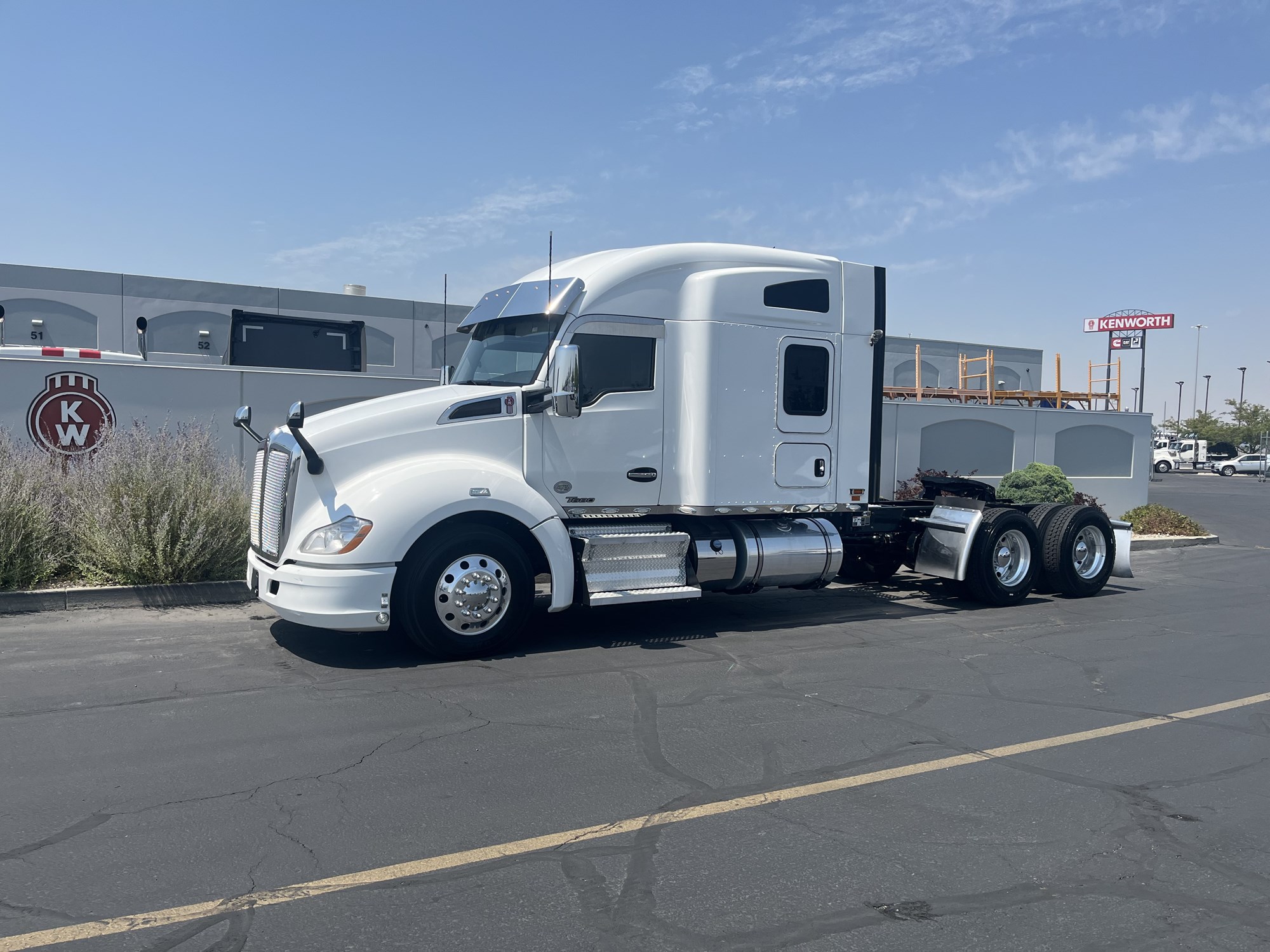 2022 Kenworth T680 - image 1 of 6