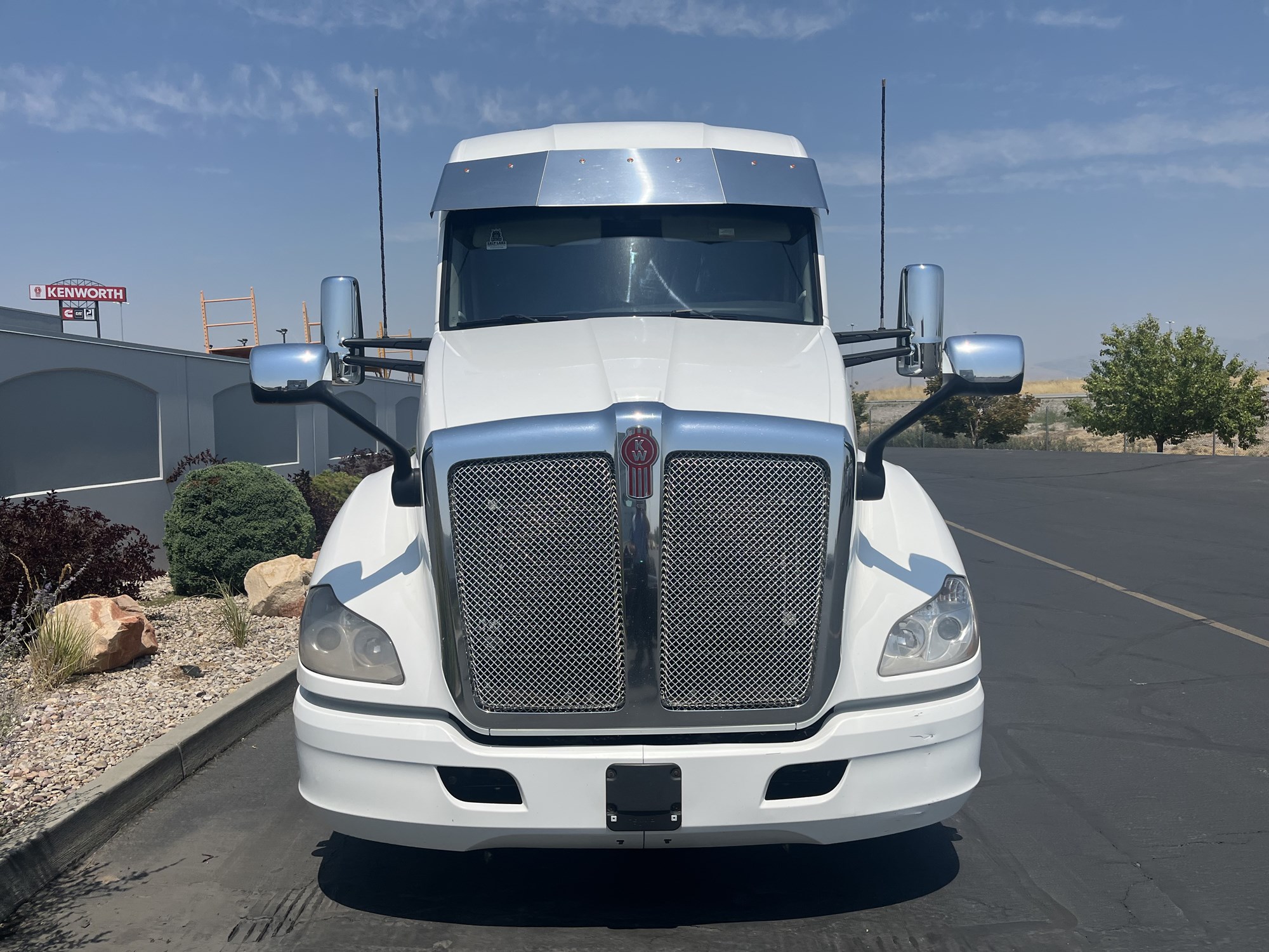 2022 Kenworth T680 - image 3 of 6