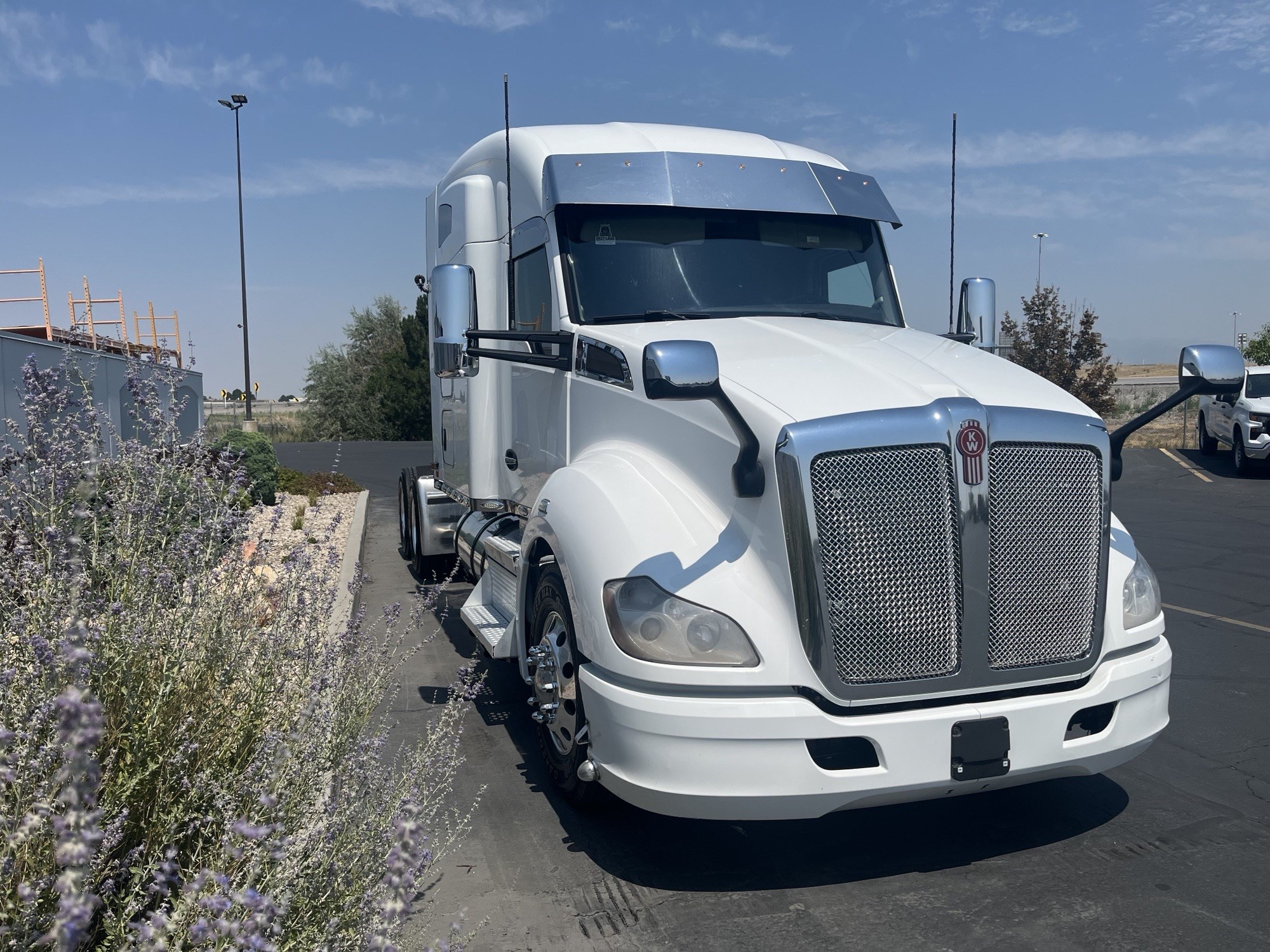 2022 Kenworth T680 - image 4 of 6