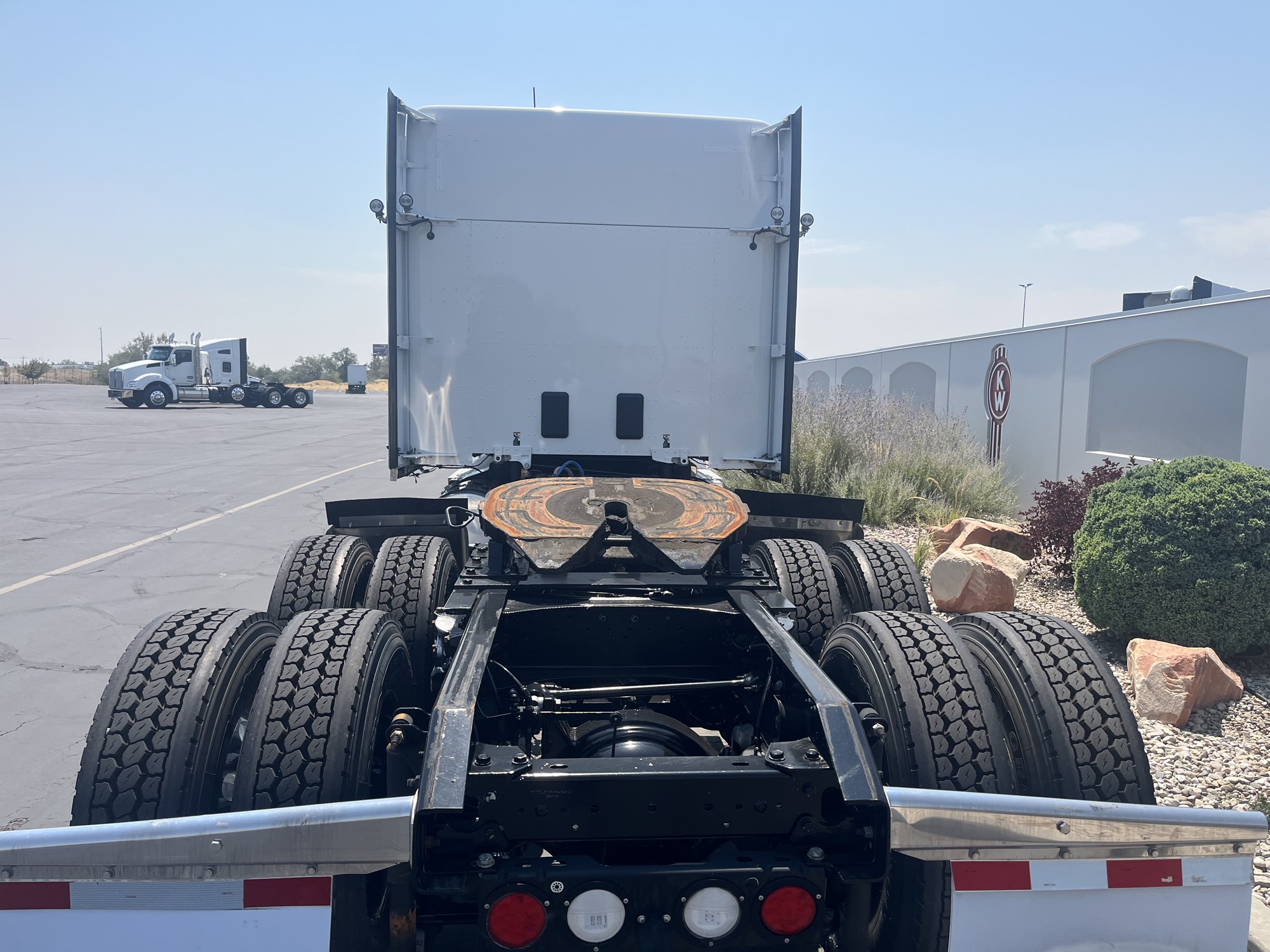 2022 Kenworth T680 - image 5 of 6