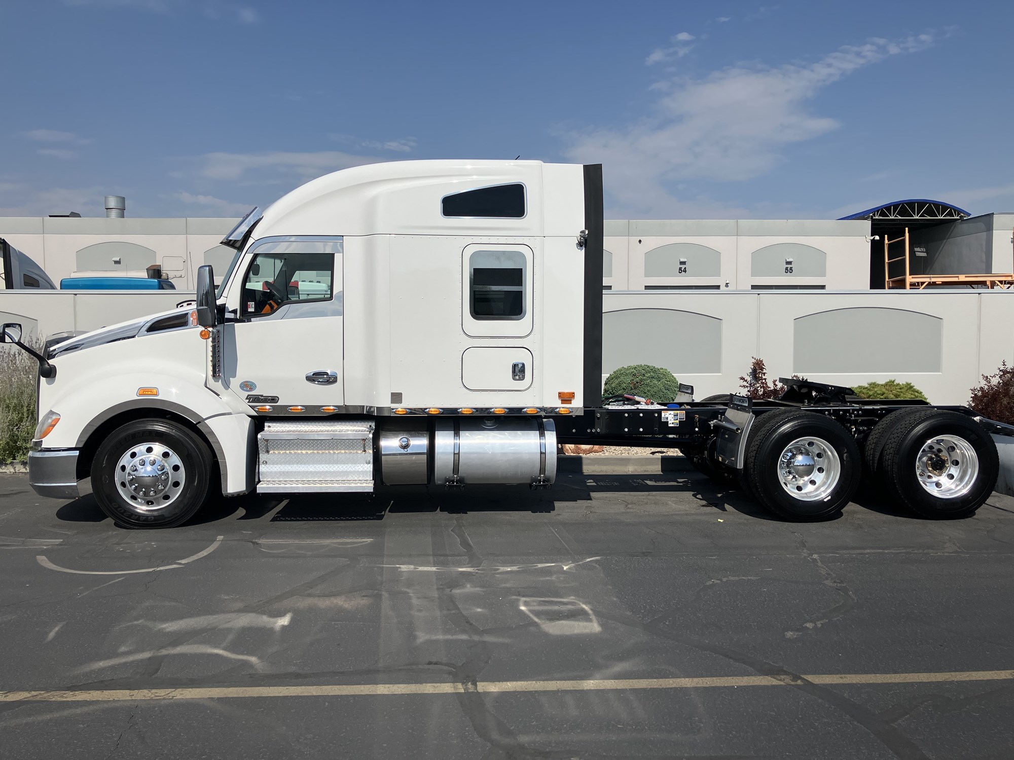 2022 Kenworth T680 - image 1 of 6
