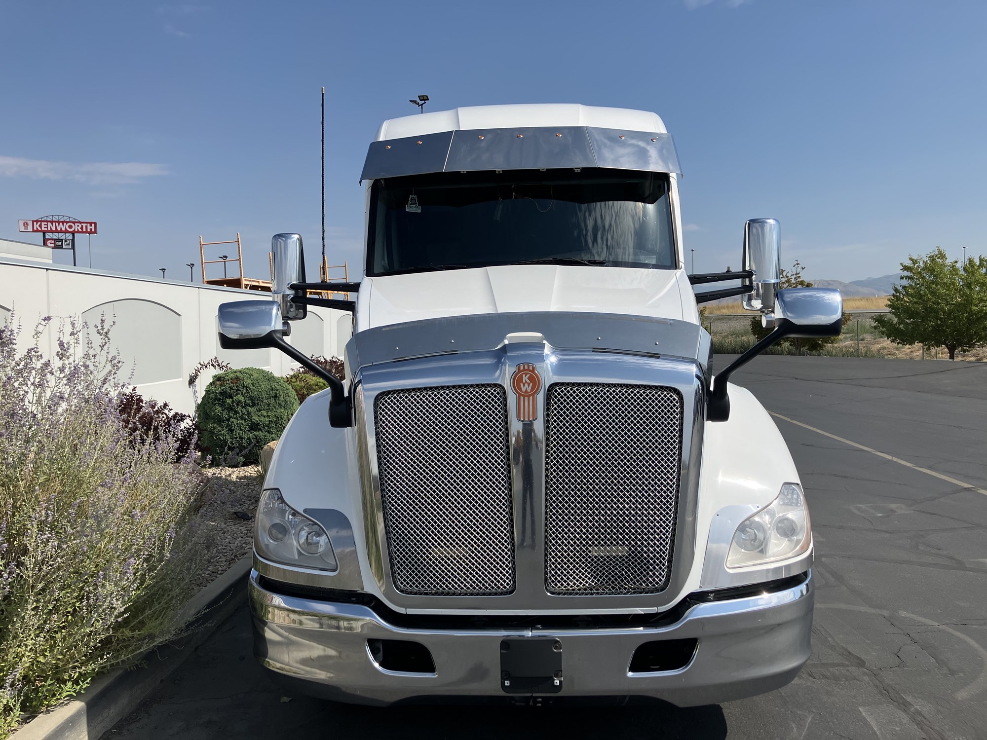 2022 Kenworth T680 - image 3 of 6