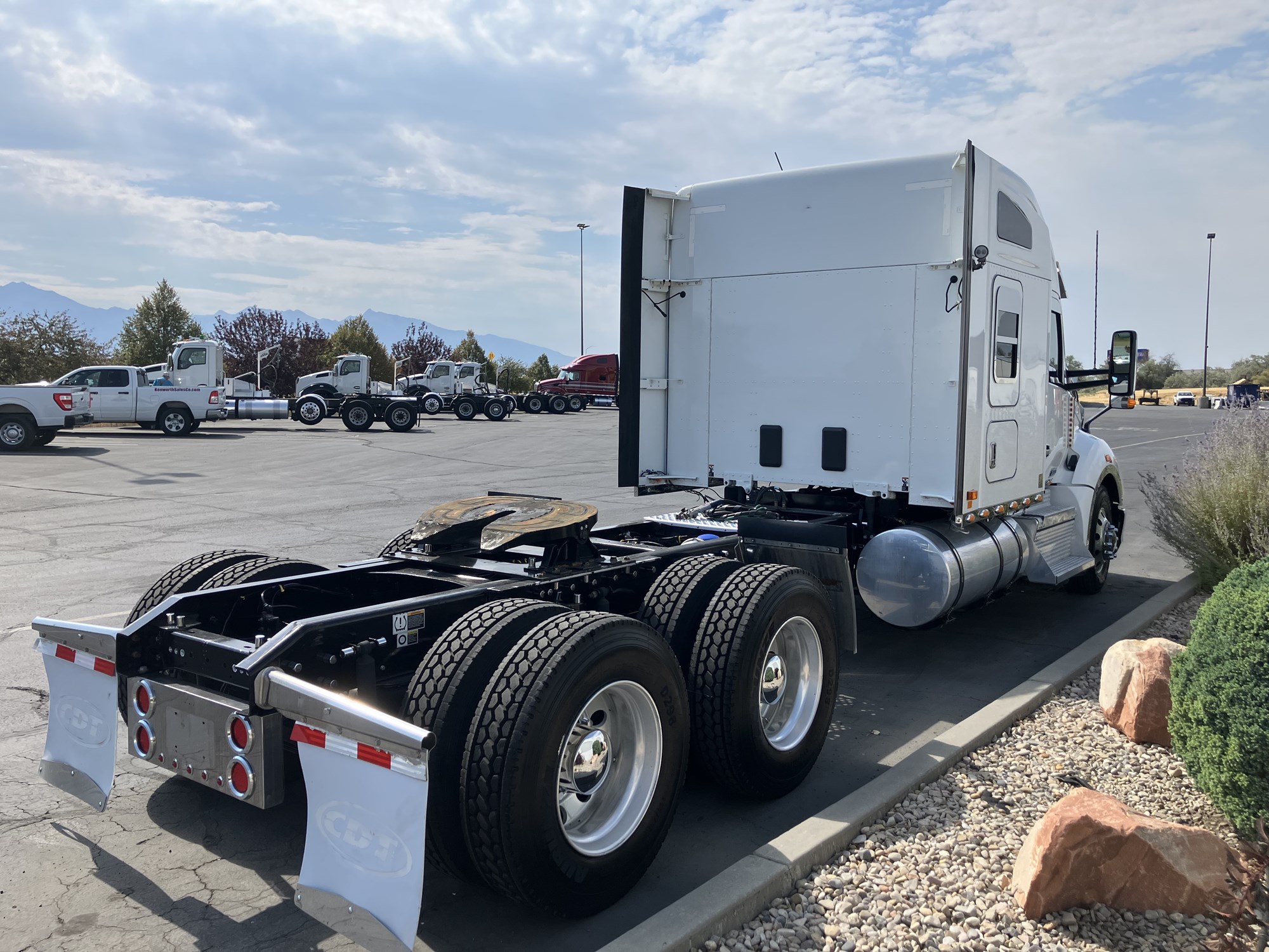 2022 Kenworth T680 - image 4 of 6