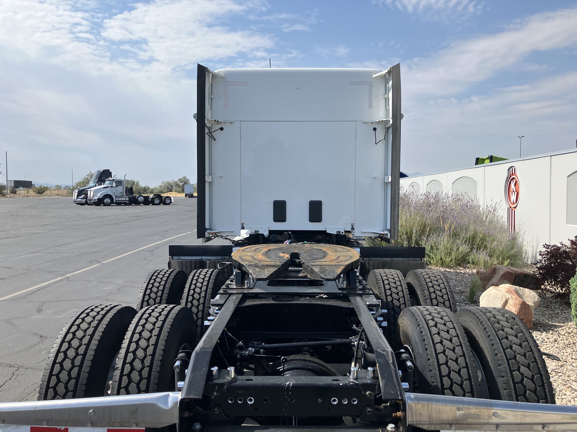 2022 Kenworth T680 - image 5 of 6
