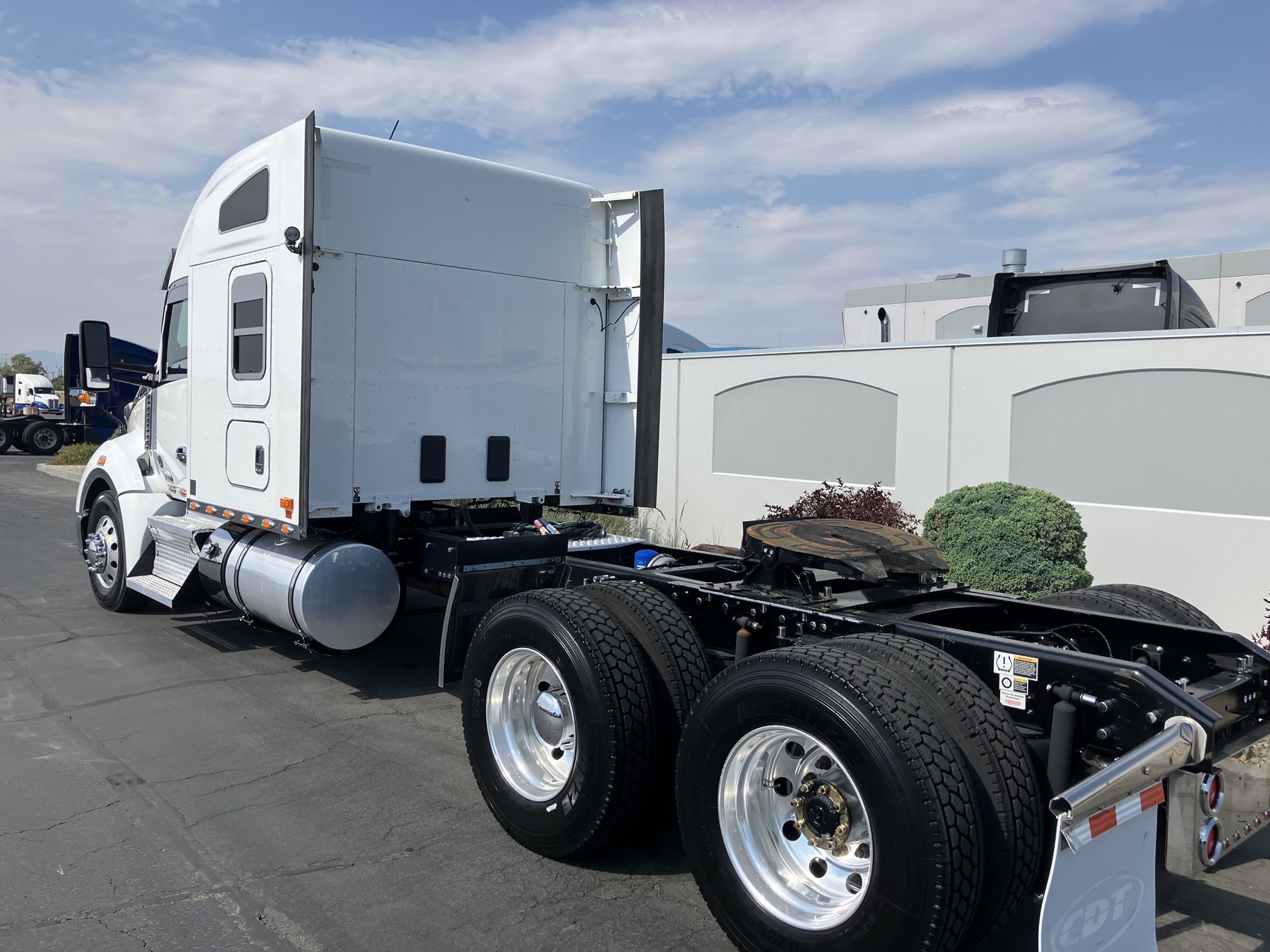 2022 Kenworth T680 - image 6 of 6