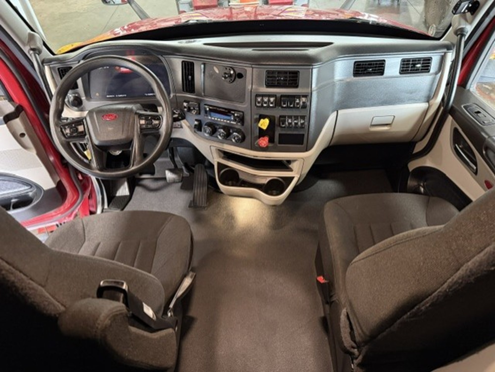 2023 Peterbilt 579 in Chesapeake, VA — photo 6