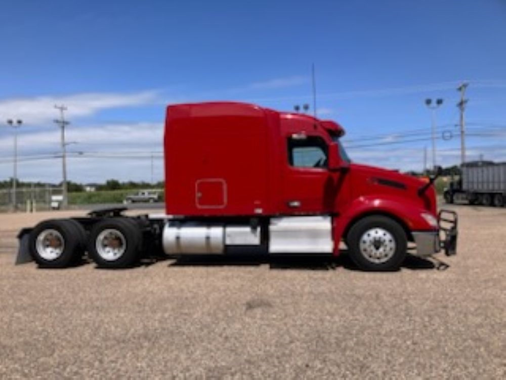 2023 Peterbilt 579 2023 Peterbilt 579 - image 4 of 6