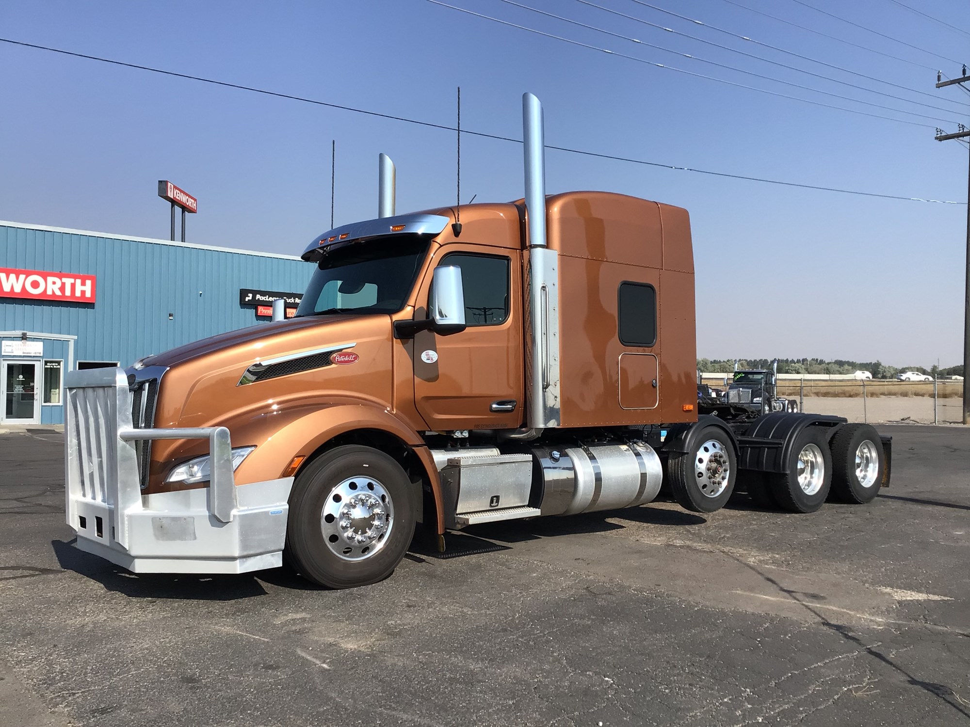 2023 Peterbilt 579 - image 1 of 6