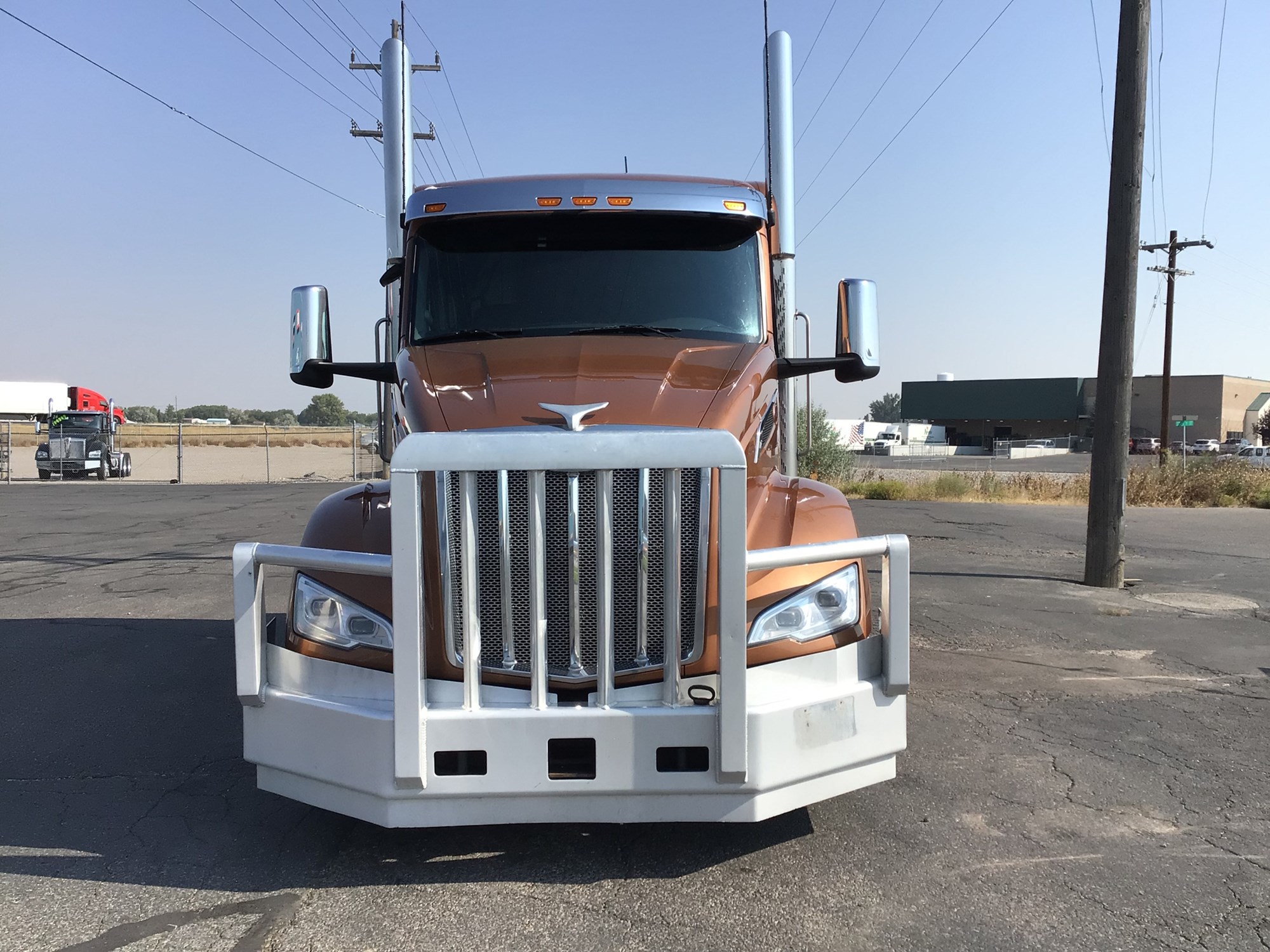 2023 Peterbilt 579 - image 2 of 6