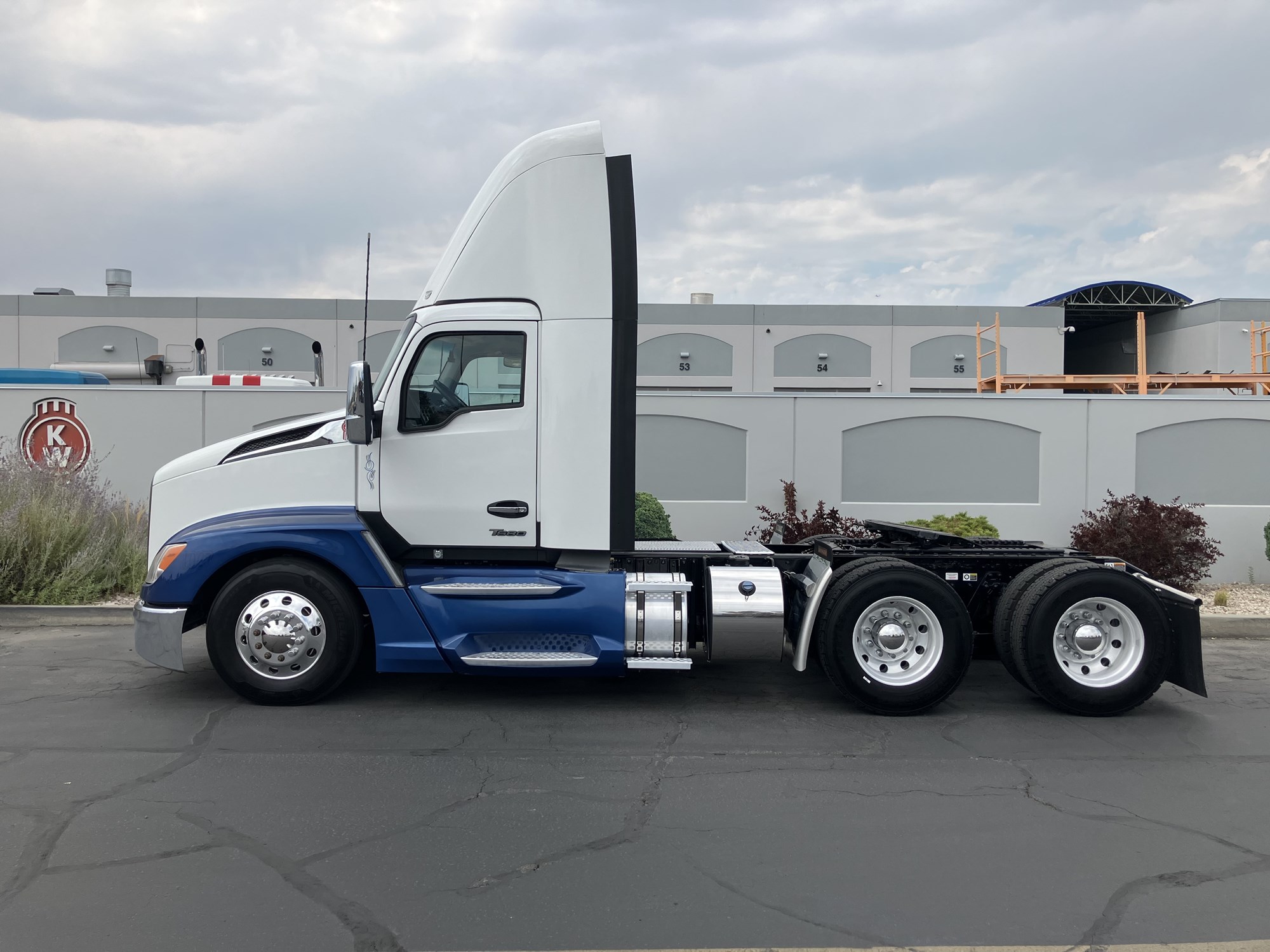 2023 Kenworth T680 Next Gen - image 1 of 6