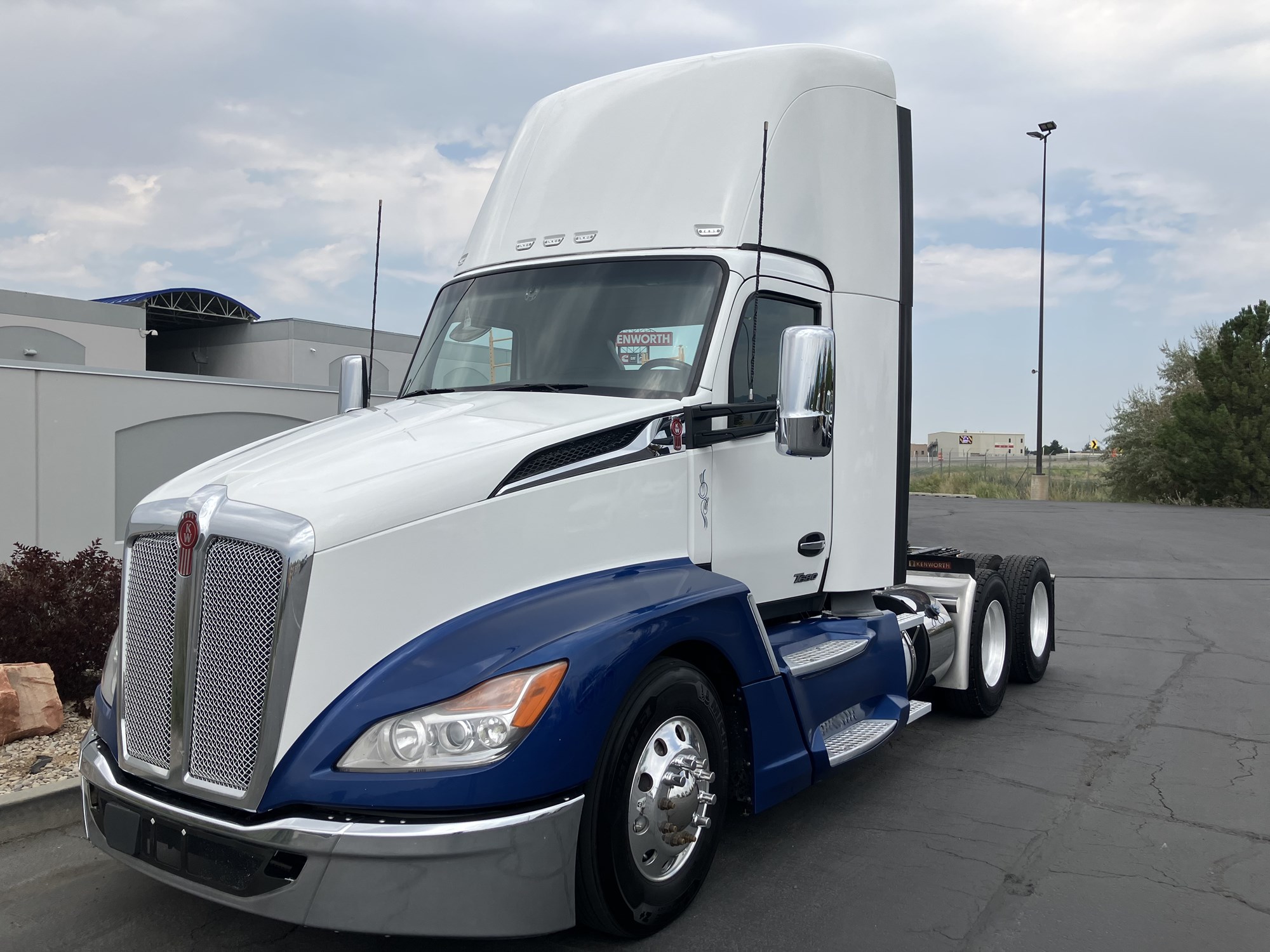 2023 Kenworth T680 Next Gen - image 2 of 6