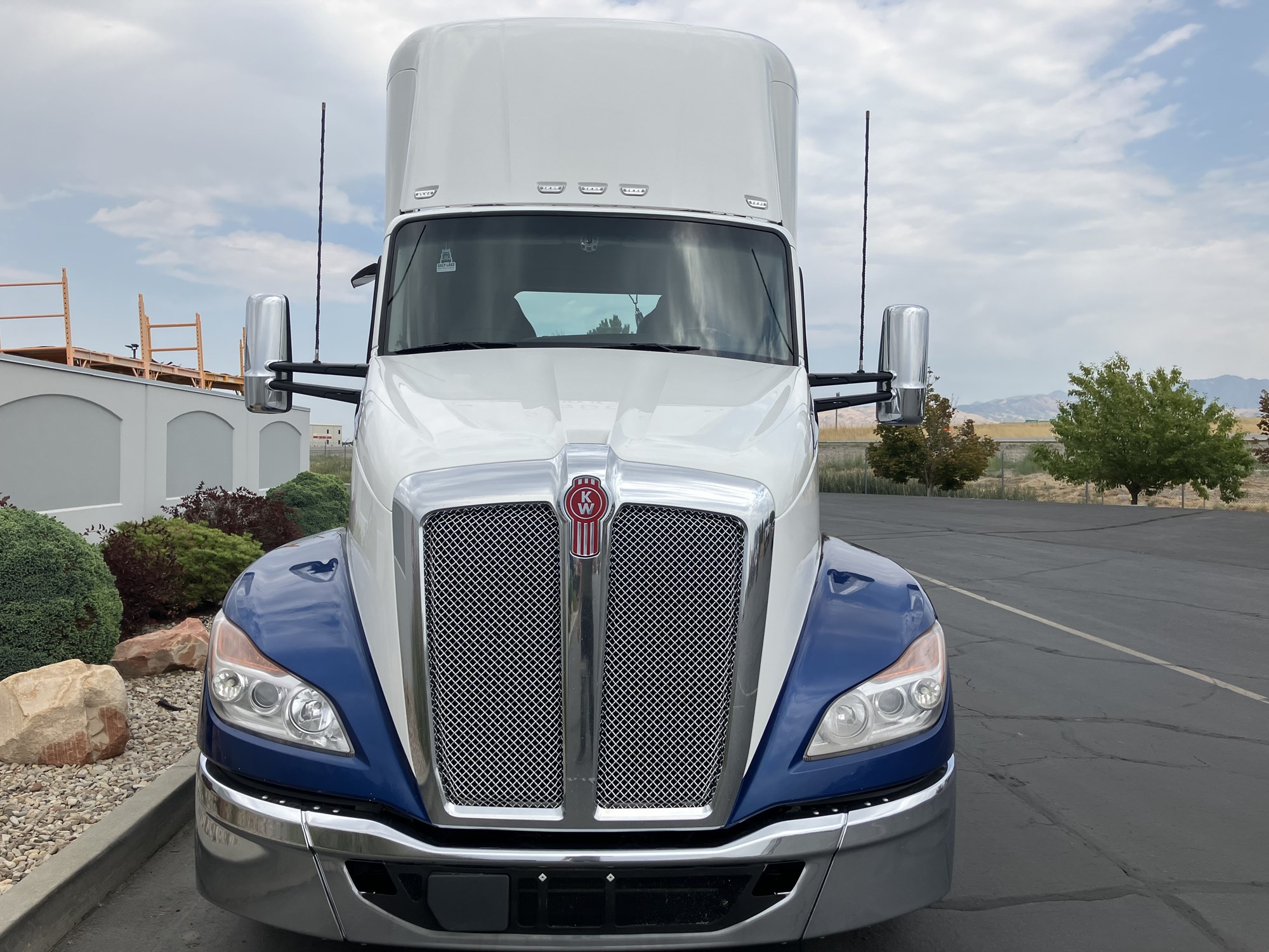 2023 Kenworth T680 Next Gen - image 3 of 6