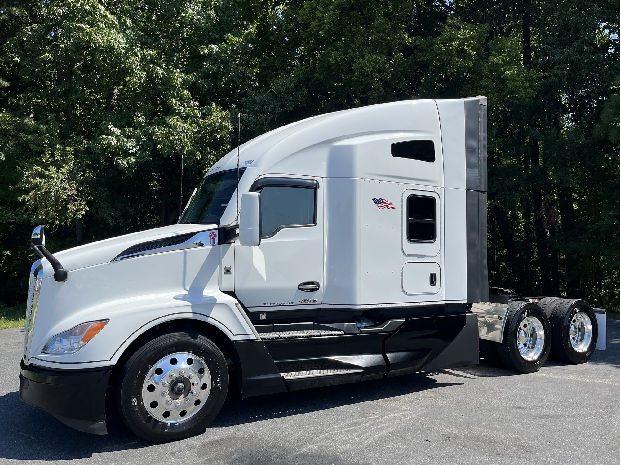 2023 Kenworth T680 2023 Kenworth T680 - image 1 of 6
