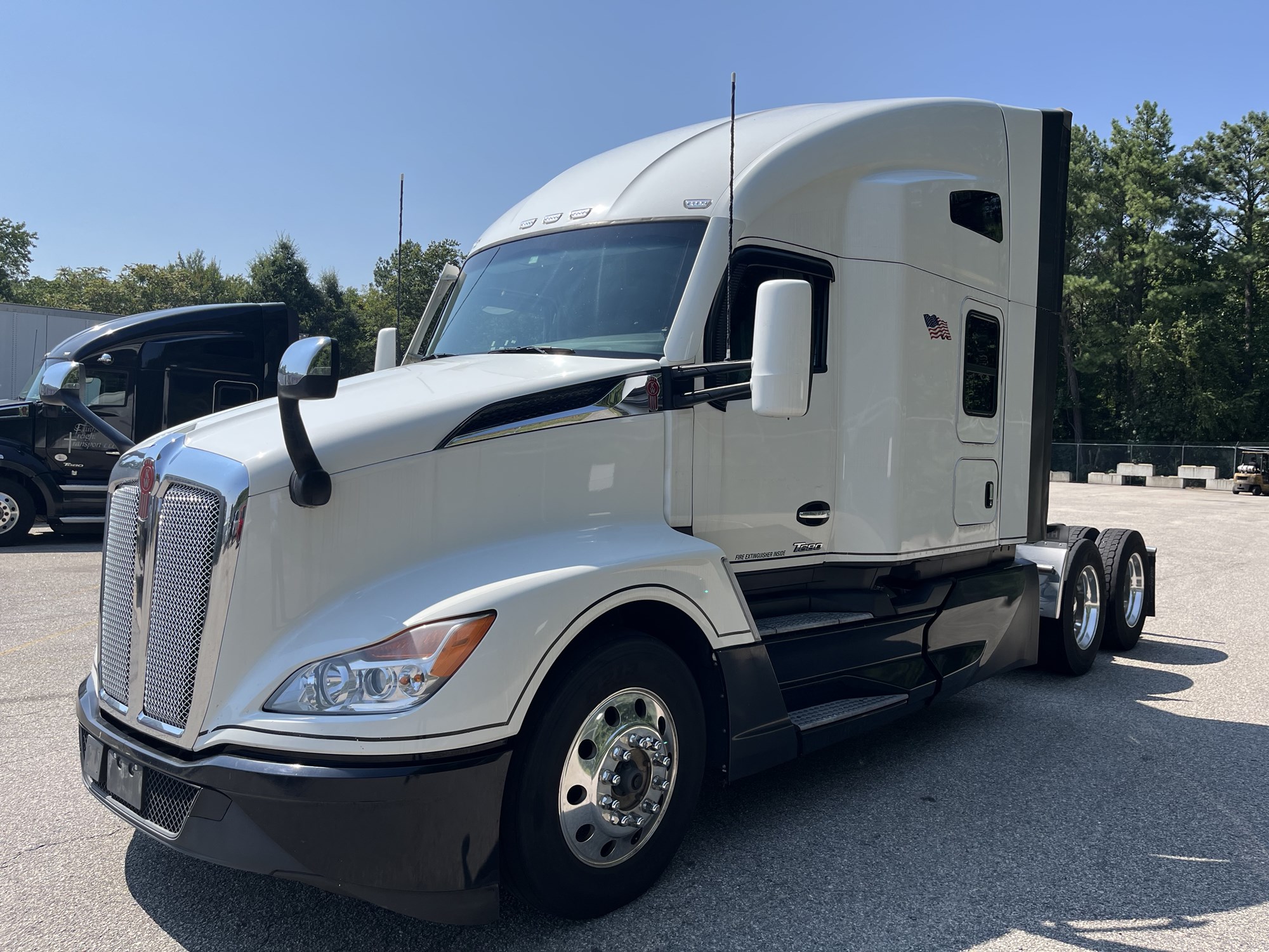 2023 Kenworth T680 - image 1 of 6