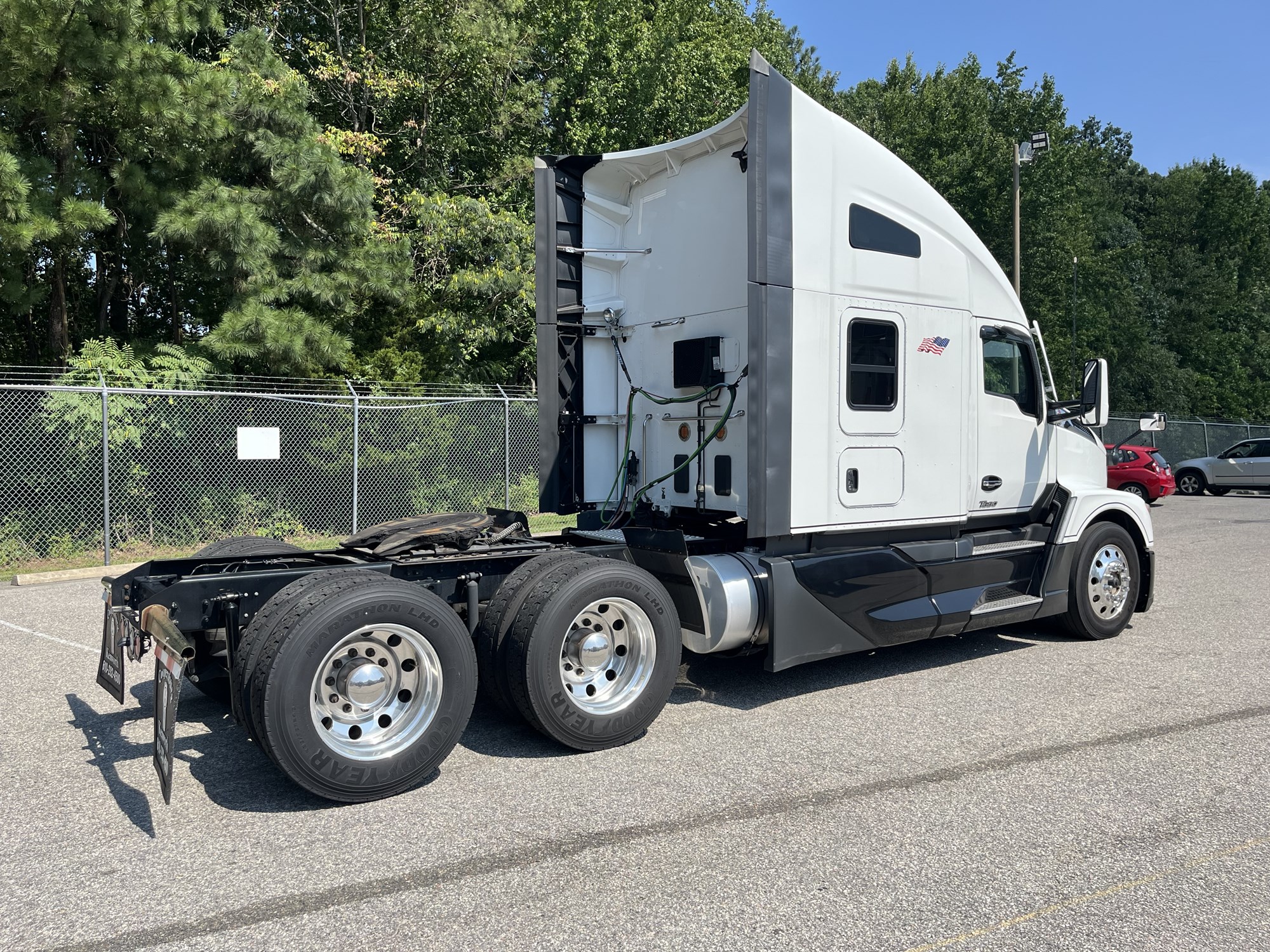 2023 Kenworth T680 - image 5 of 6